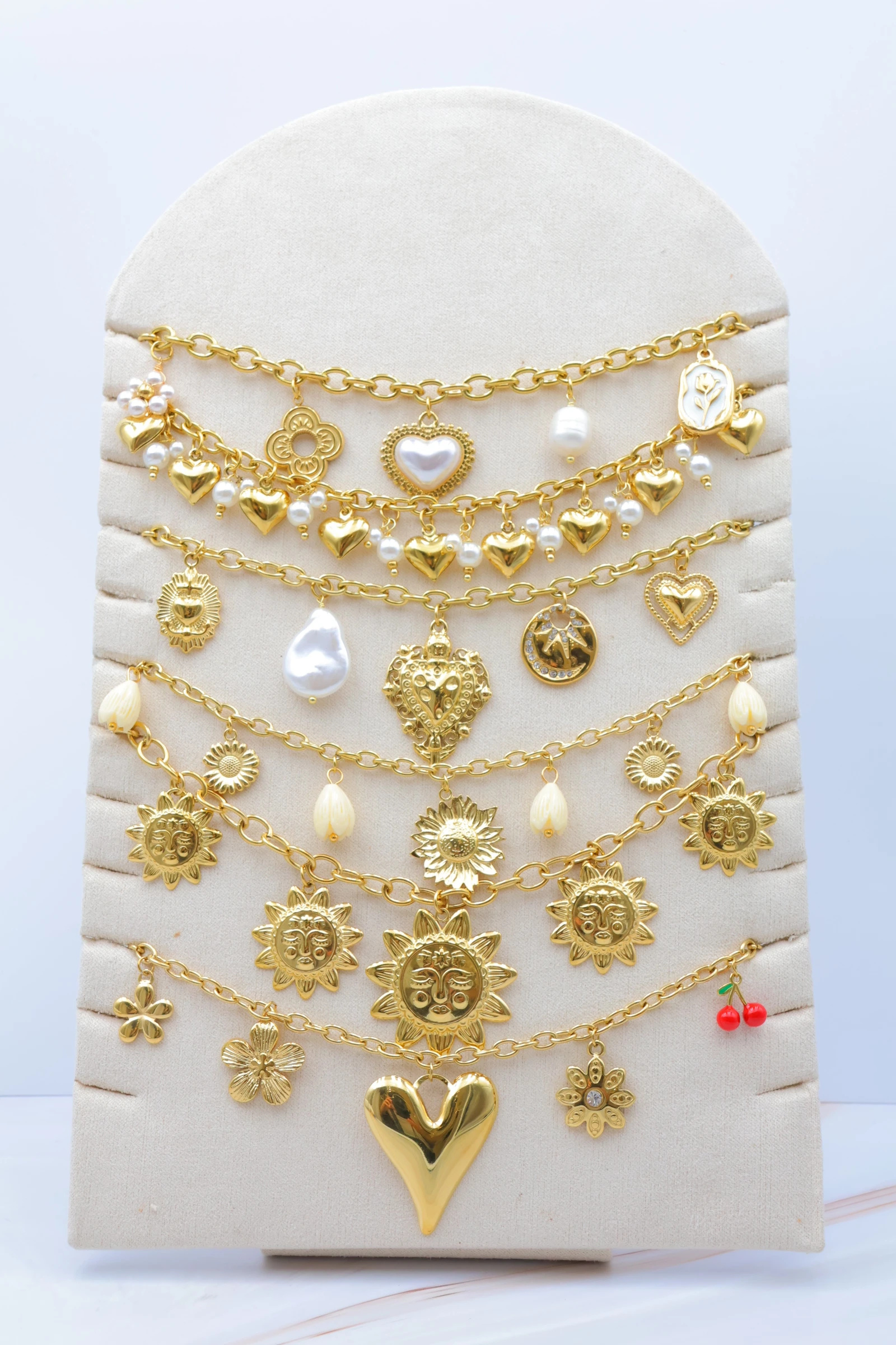 Mayorista Bijoux Mystères - Juego de 6 collares de acero inoxidable con expositor.