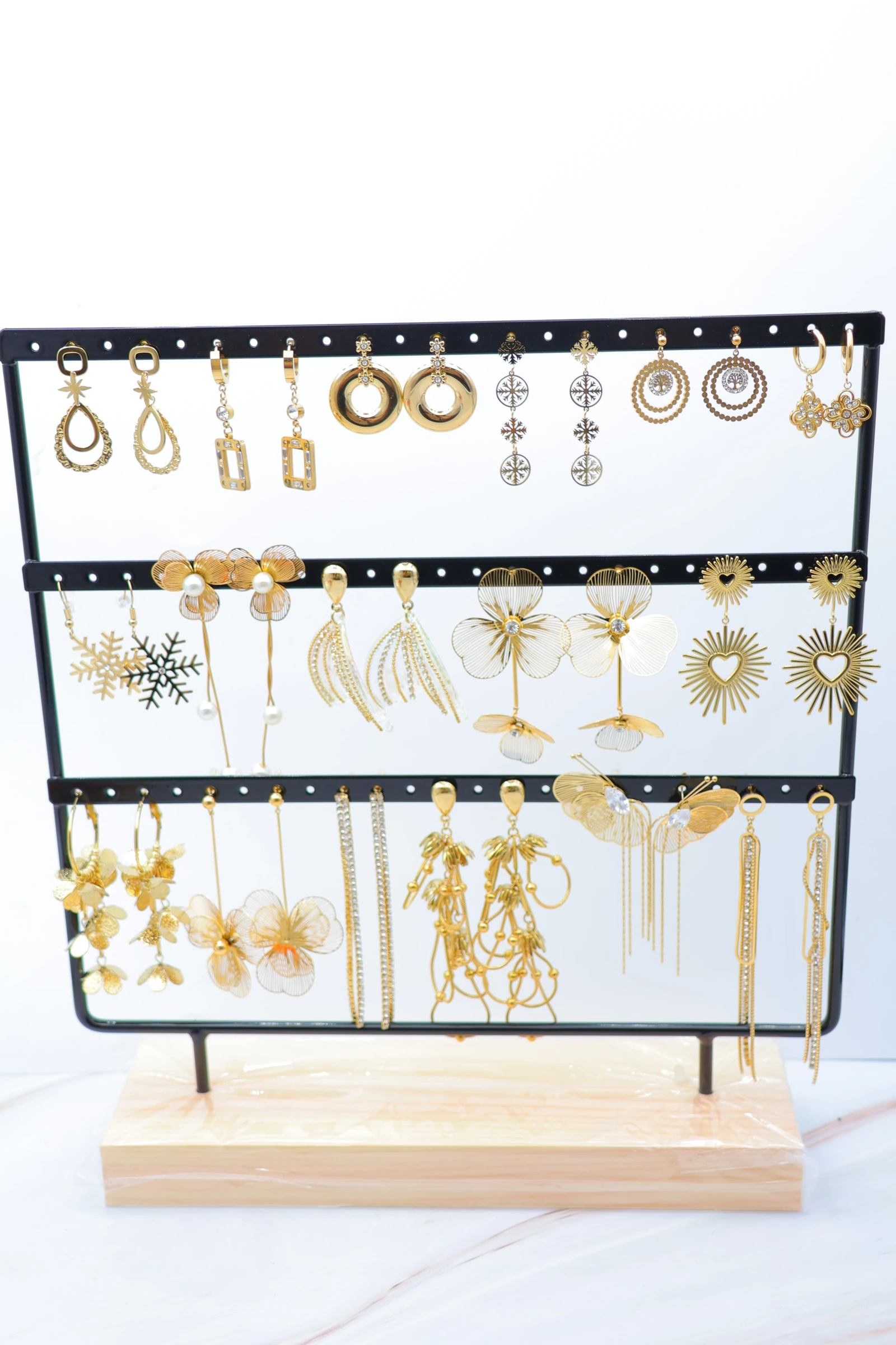 Großhändler Bijoux Mystères - Schmuckset mit Präsentationsständer geliefert