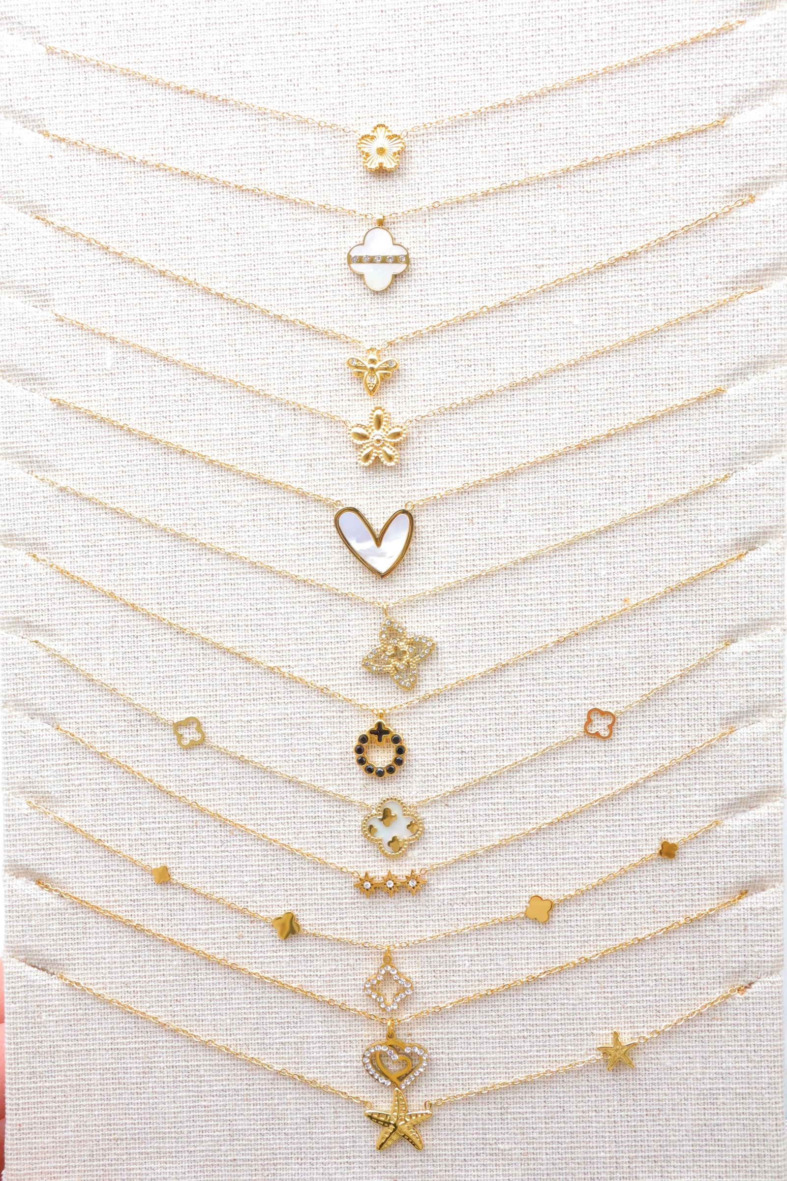 Mayorista Bijoux Mystères - Conjunto de 12 collares de acero inoxidable con soporte de exhibición