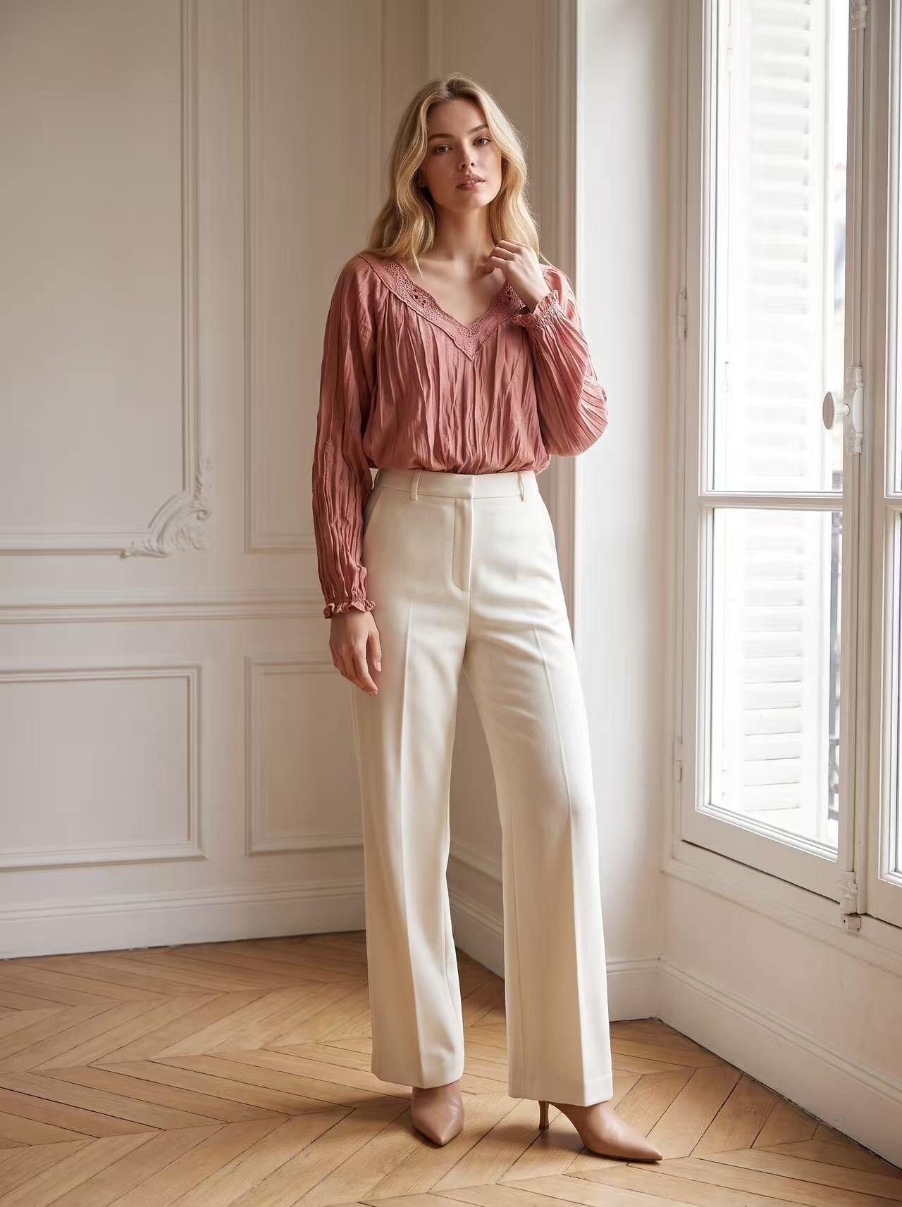 Grossista Bisou's project - Blusa da donna con scollo a V, pizzo ricamato e schiena traforata, maniche a sbuffo in tessuto stropicciato, stile boho chic per tutti i giorni