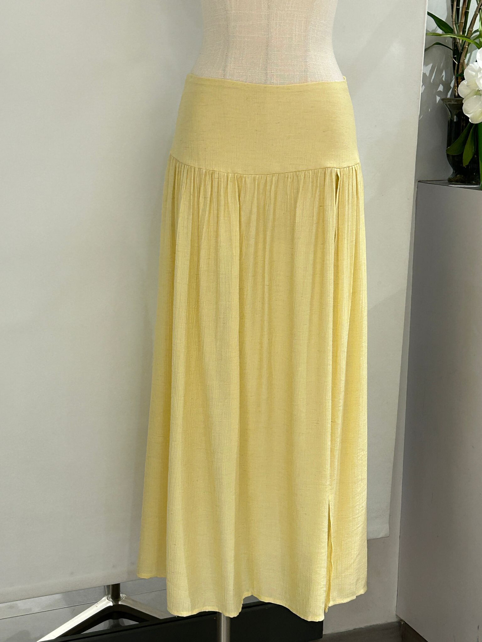 LONG LIGHT SKIRT