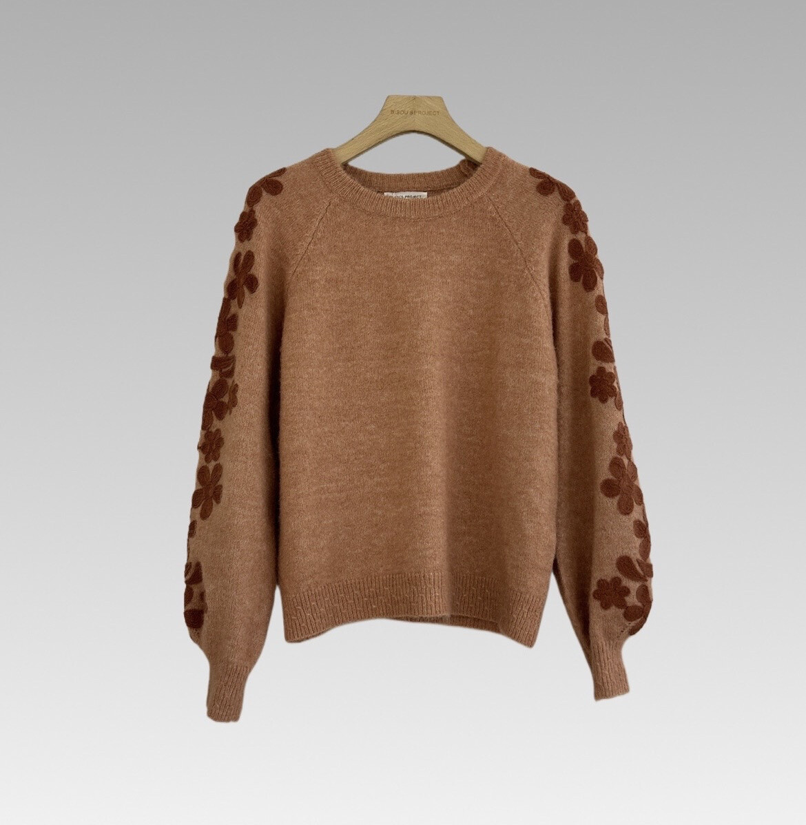 Wholesaler Bisou's project - Flower sleeve sweater