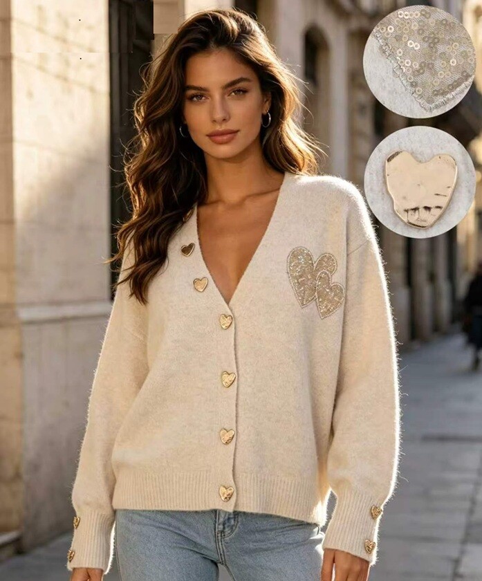 Grossiste Bluoltre - Gilet doux beige à coupe droite, orné de boutons dorés en forme de cœur
