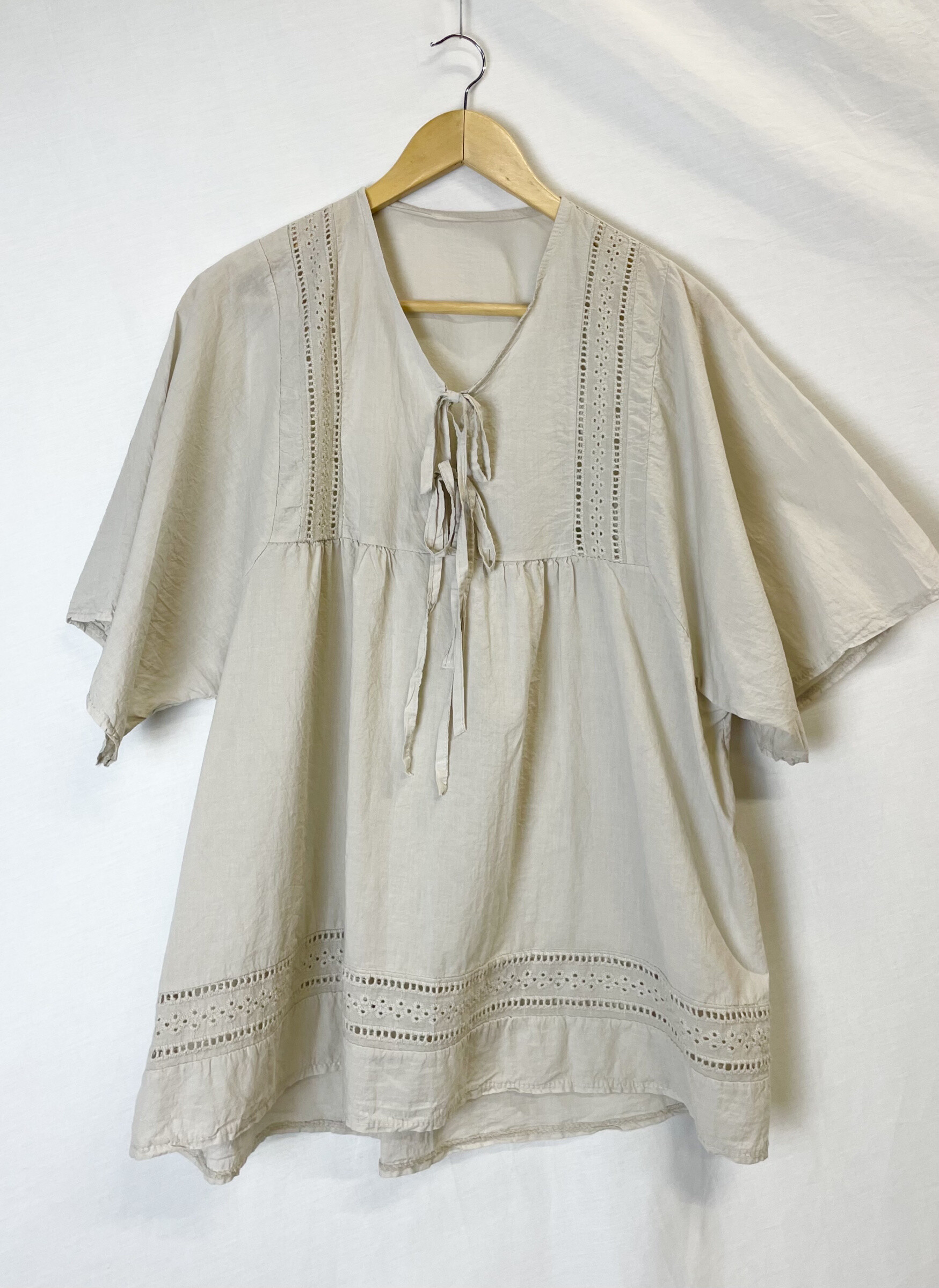 Grossiste Bobo Glam' - Blouse à lacet à manche courte