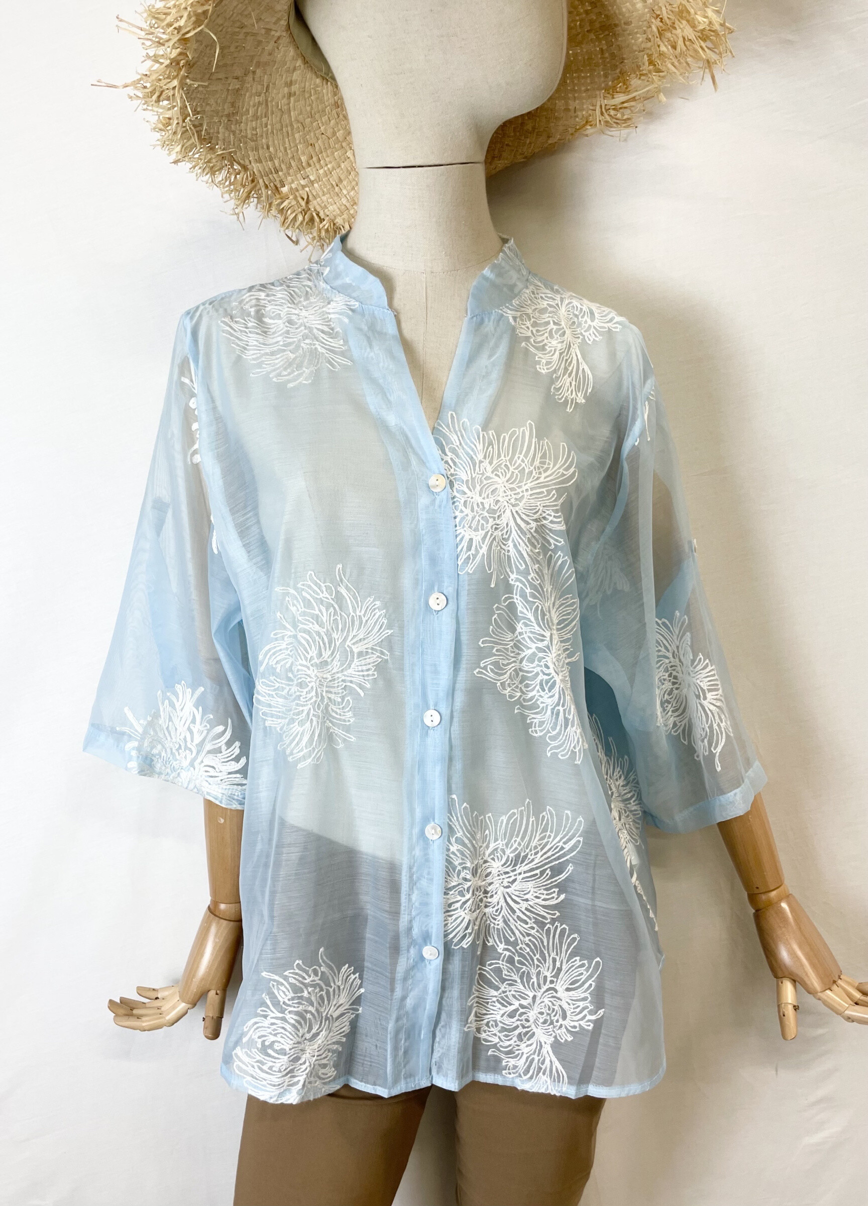 Wholesaler Bobo Glam' - Transparent blouse with flowery embroidery