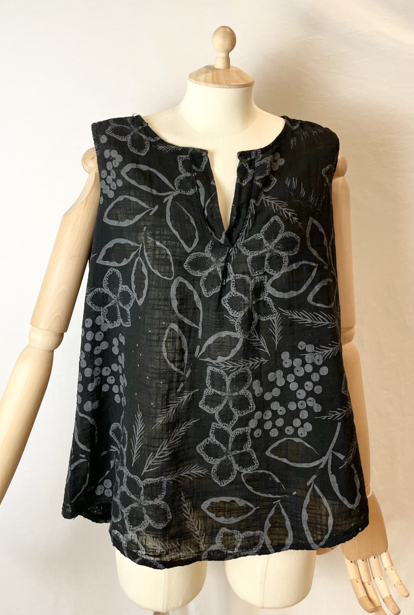Wholesaler Bobo Glam' - Cotton canvas tank top with exotic floral print