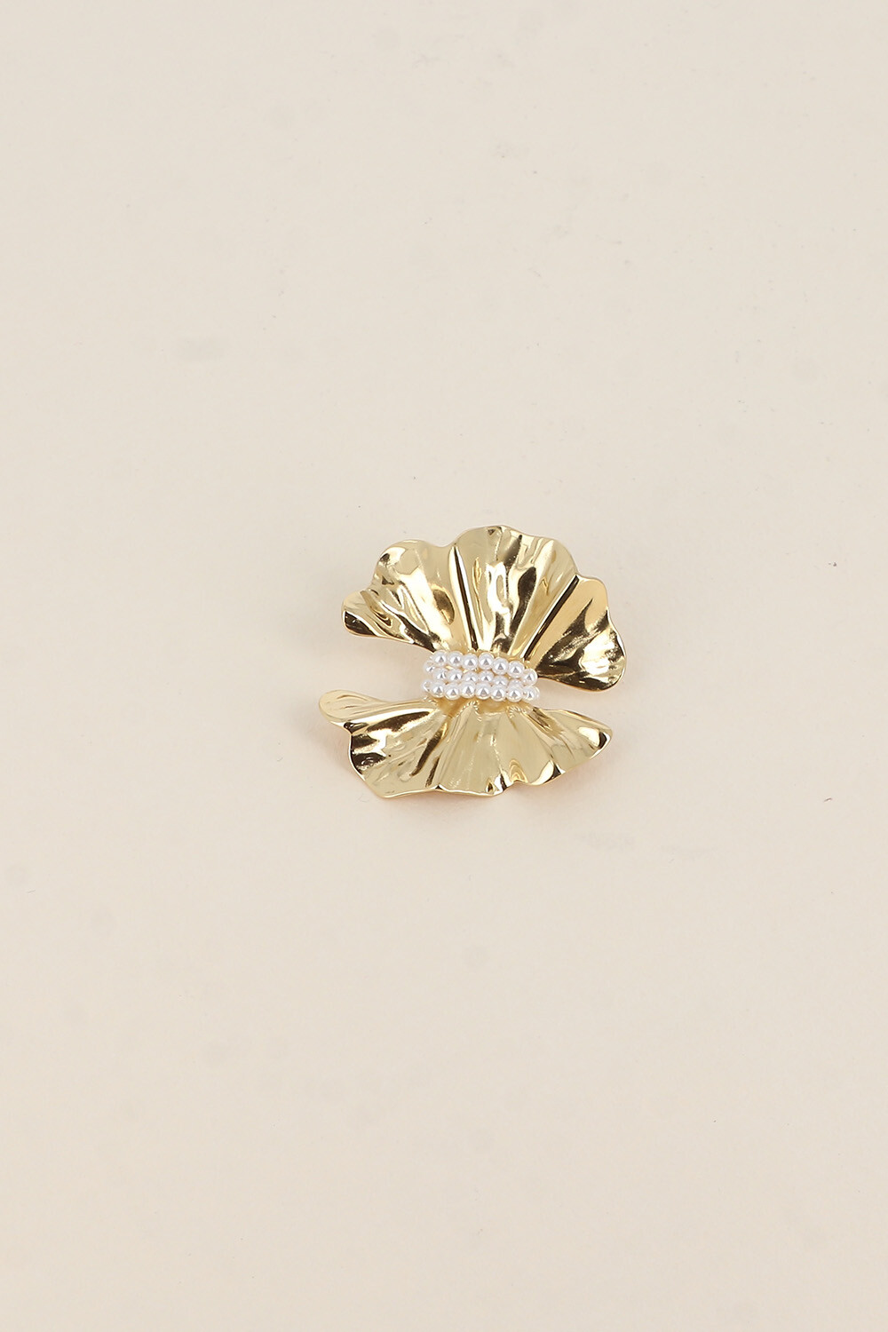 Grossiste Bohm - Pin's - motif floral et perles de résine blanche