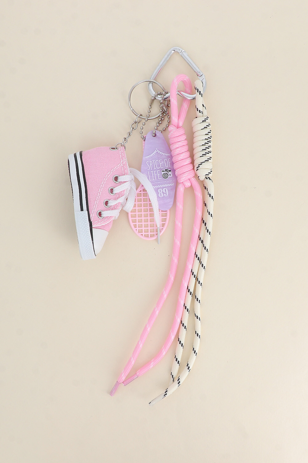 Grossiste Bohm - Grigri de sac - raquette, plaquette en résine, lacets, converse