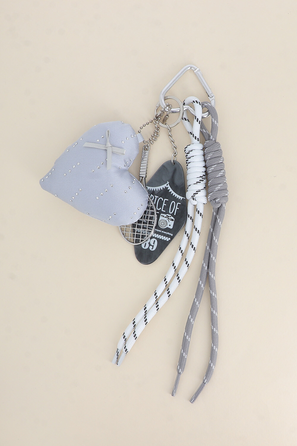 Grossiste Bohm - Grigri de sac - raquette, plaquette en résine, de lacets, coeur moelleux et strass