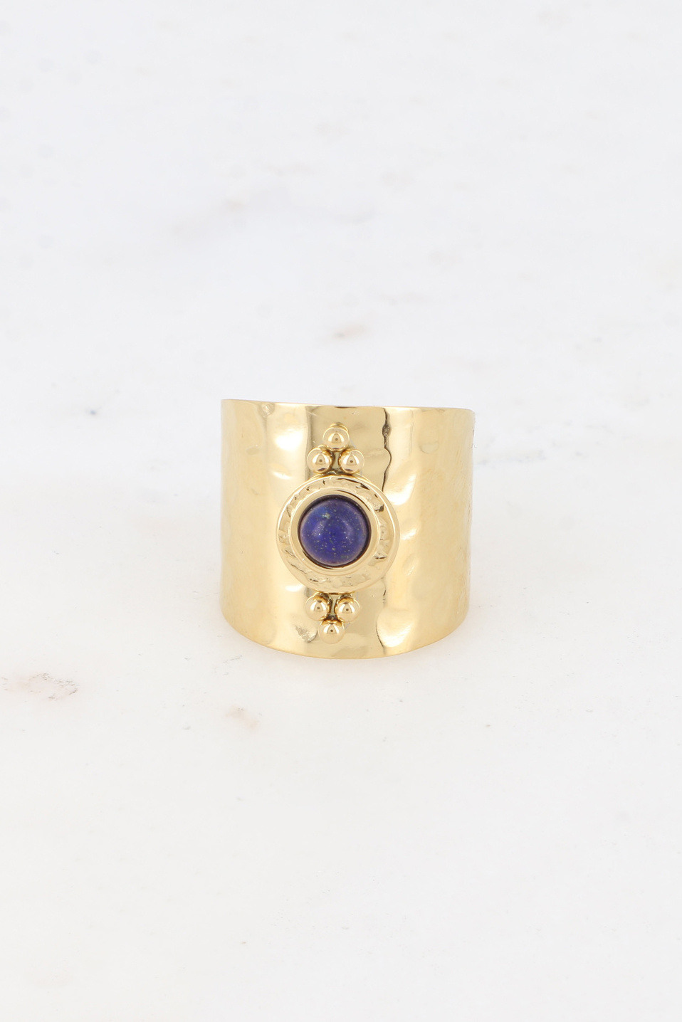 Mayorista Bohm - Anillo ancho - efecto martillado y piedra natural redonda
