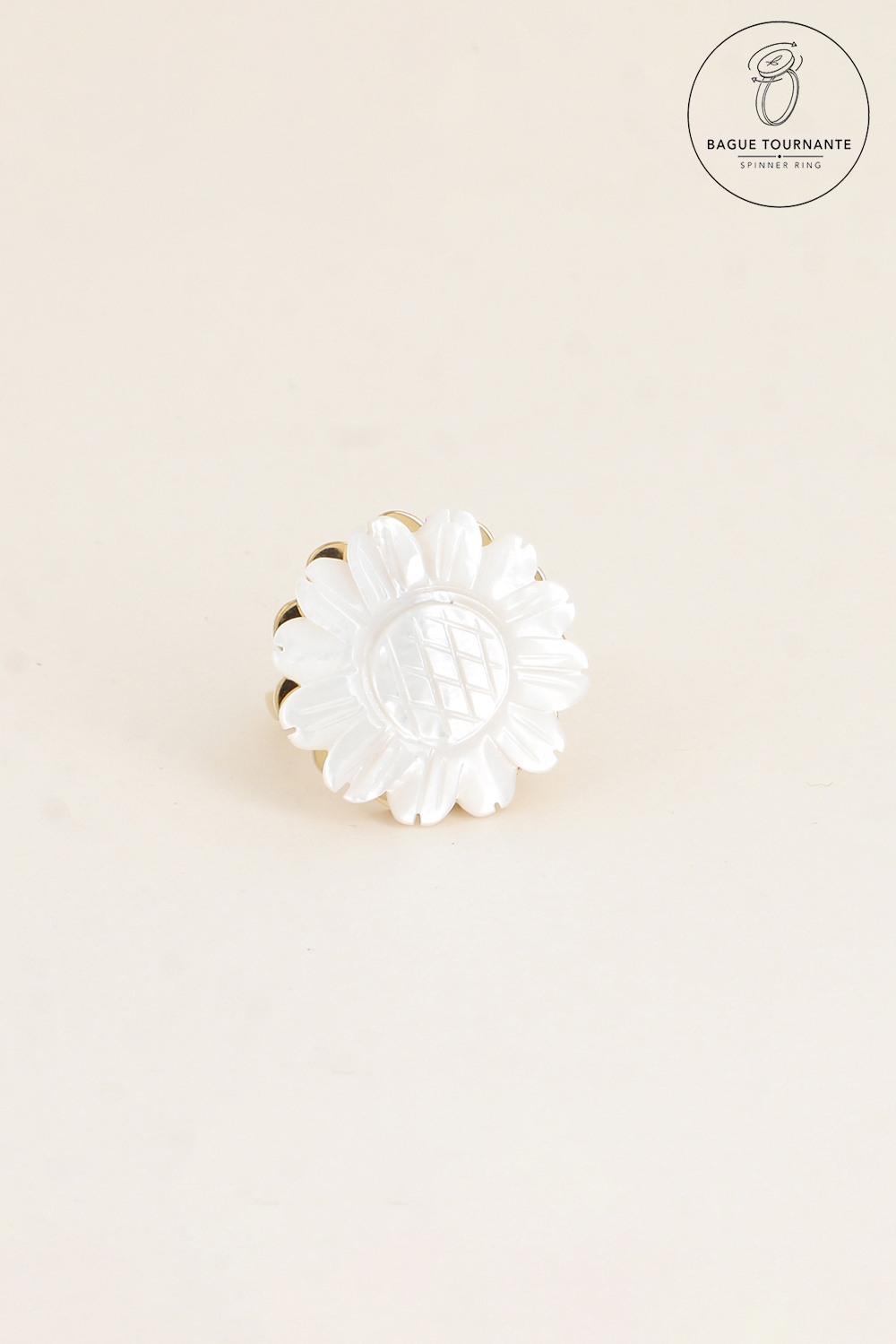 Grossiste Bohm - Bague rotative avec fleur tournesol en nacre tournante 20mm