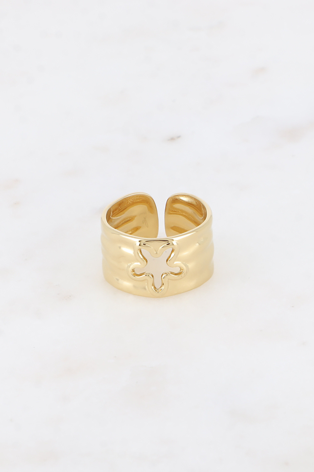 Grossiste Bohm - Bague - anneau martelé avec fleur ajourée