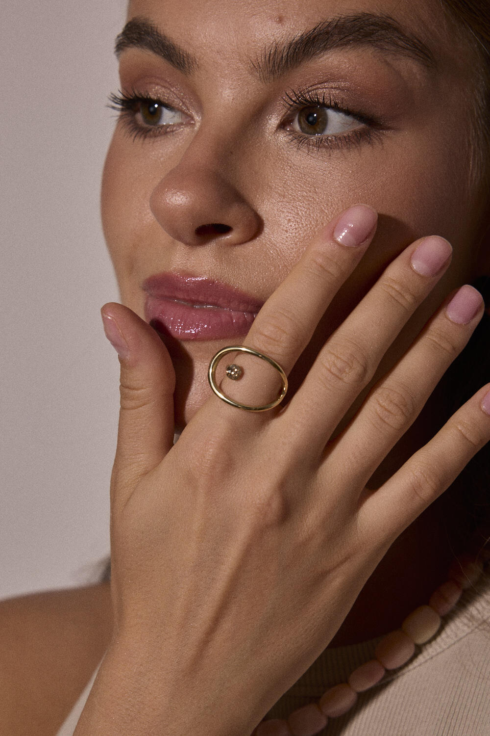 Mayorista Bohm - Anillo - diseño calado adornado con cristales de Swarovski®