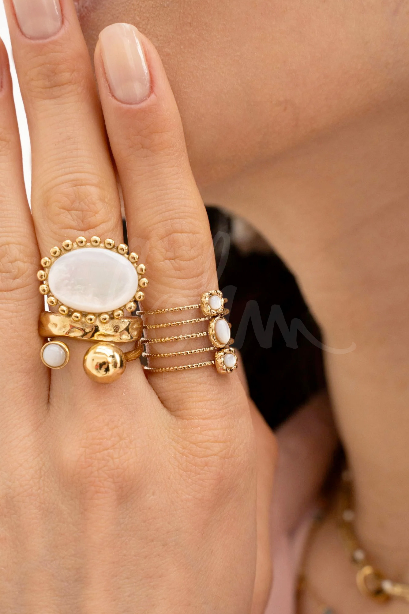 Grossiste Bohm - Bague large Laly - 5 rangs martelés et pierres naturelles