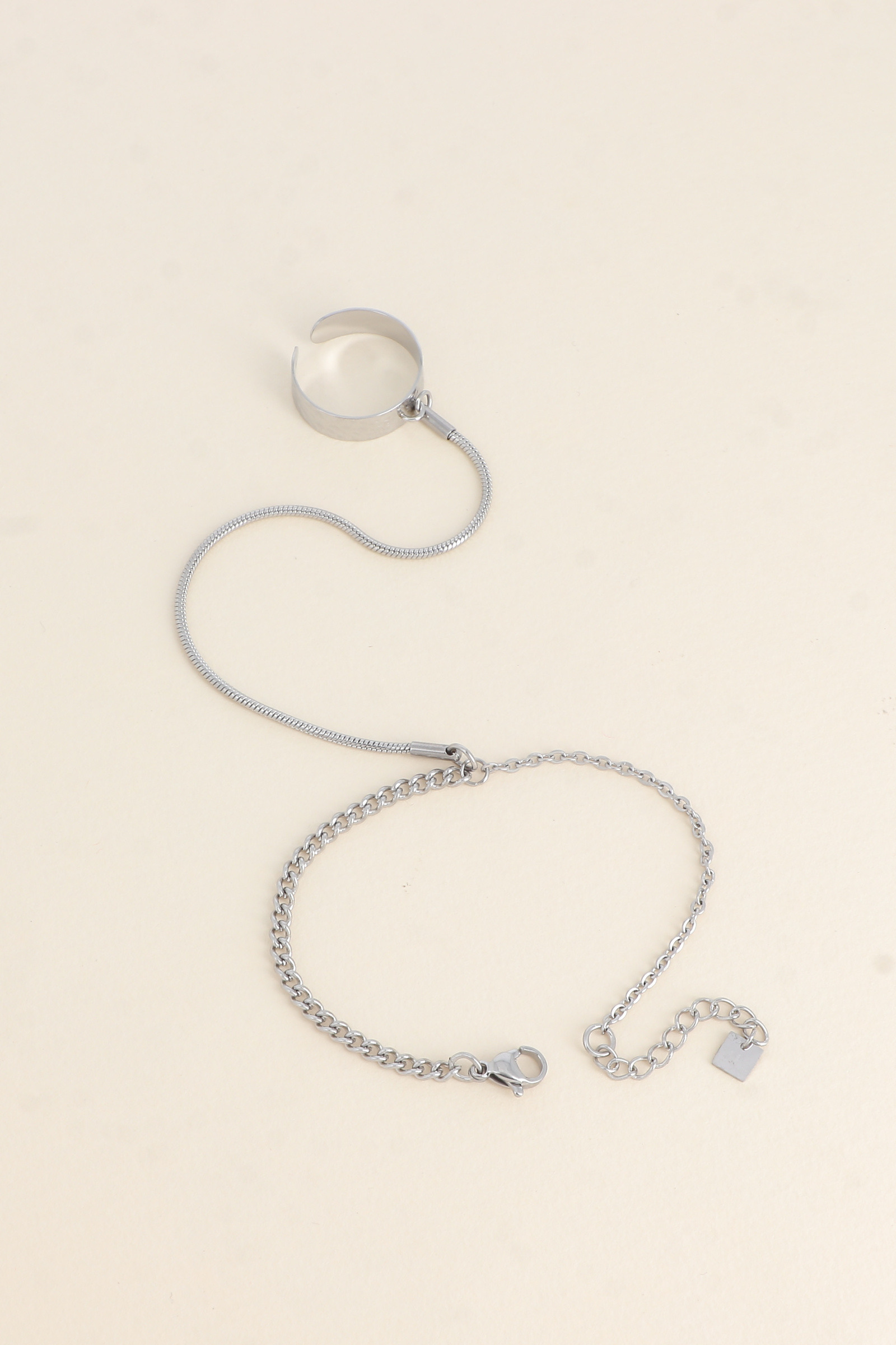 Grossiste Bohm - Chaîne de main - bague martelée, mailles forçat et lien serpent