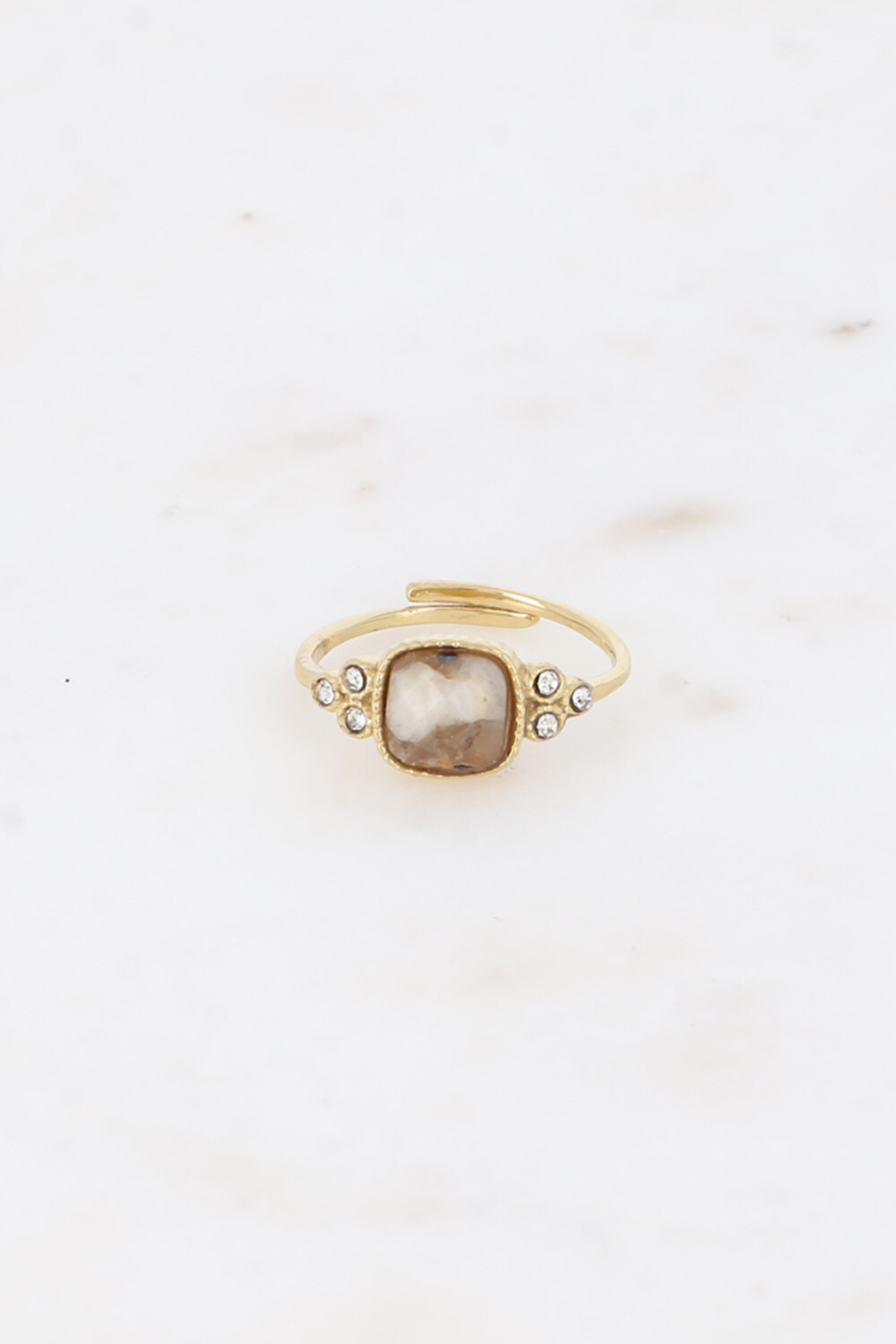 Großhändler Bohm - Feiner Ring – quadratischer Naturstein und Zirkoniumoxide