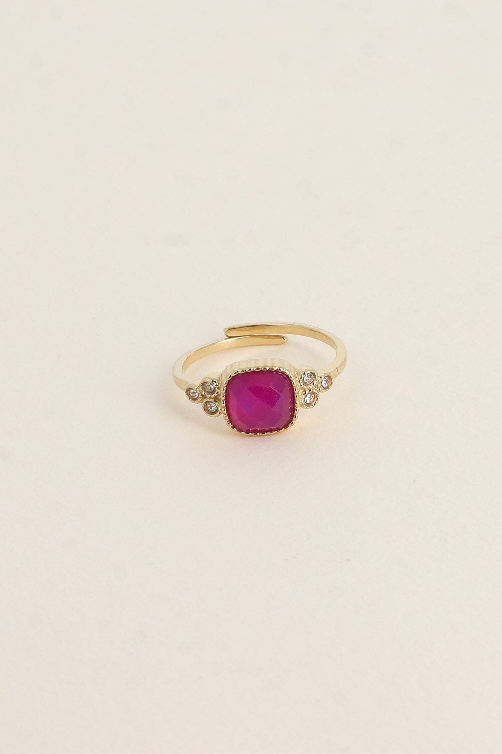 Großhändler Bohm - Feiner Ring – quadratischer Naturstein und Zirkoniumoxide