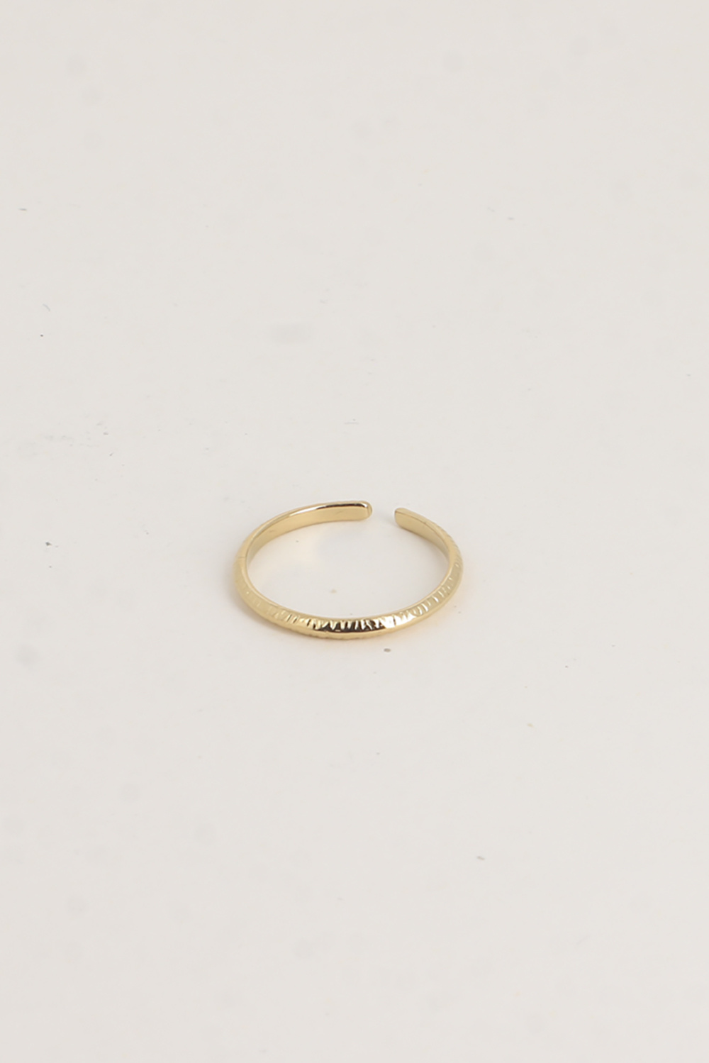 Grossista Bohm - Anello delicato - linee incise