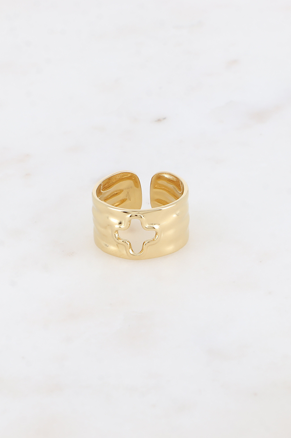 Grossiste Bohm - Bague - anneau martelé avec trèfle ajouré