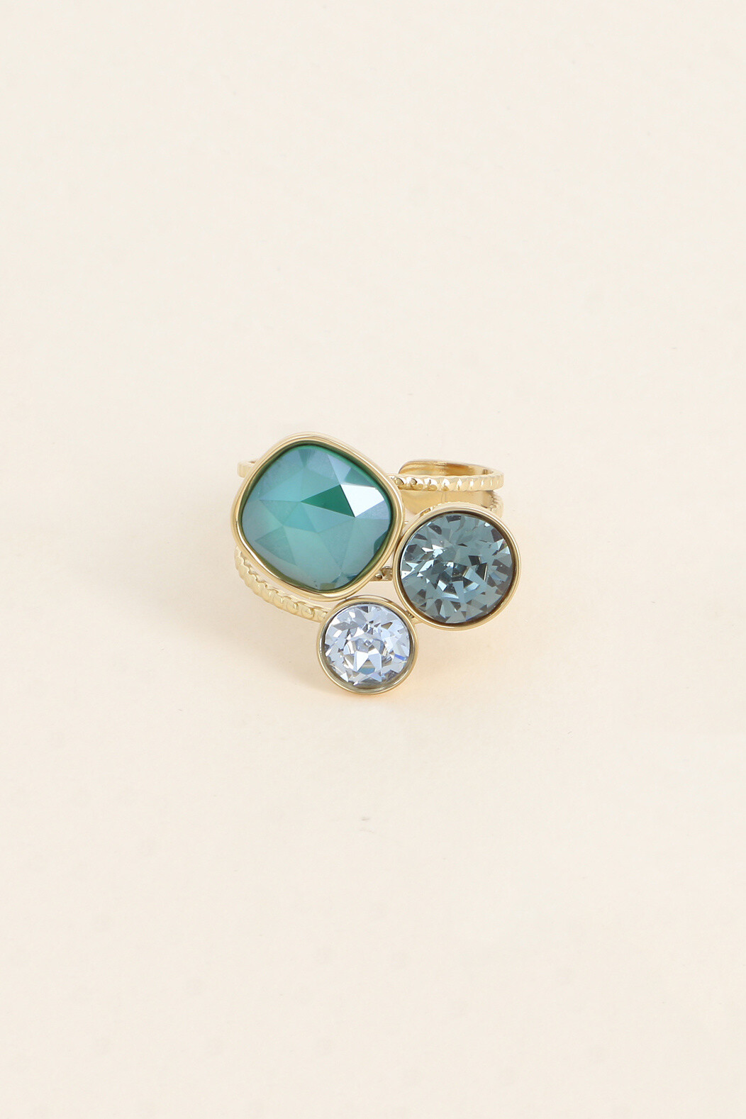 Grossiste Bohm - Bague trilogie dorée ornée de cristaux de Swarovski®