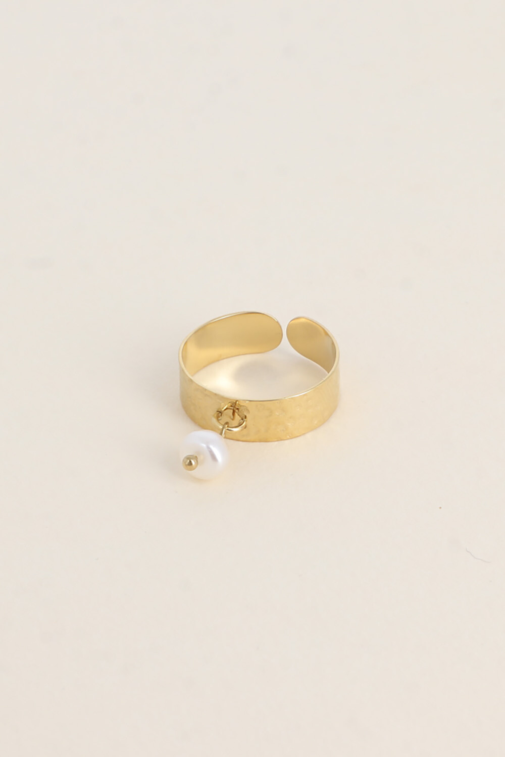 Großhändler Bohm - Ring - gehämmerter Ring und Süßwasserperle