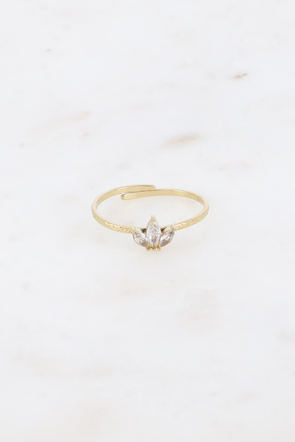 Grossiste Bohm - Bague fine - anneau martelé et 3 cristaux style diadème