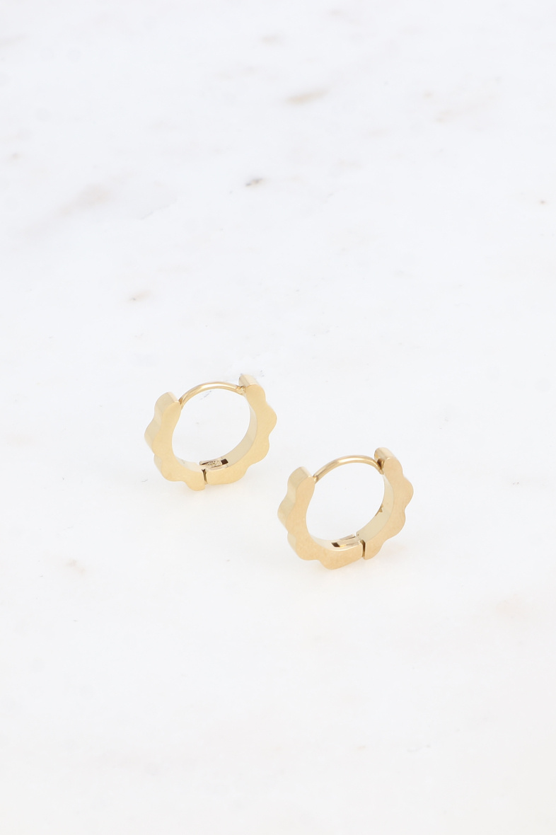 Großhändler Bohm - Kleine Creolen – blumenförmiger Ring