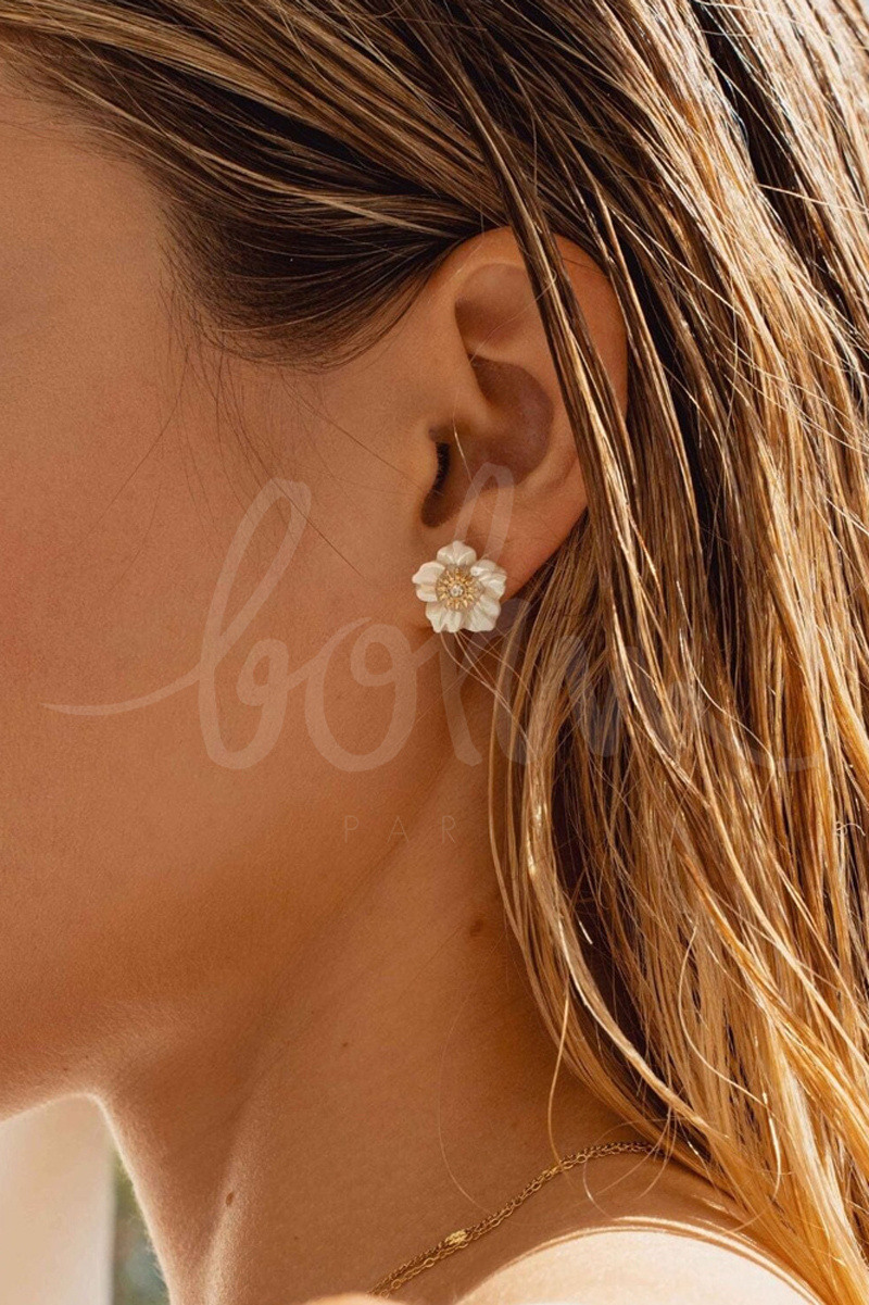 Grossiste Bohm - Boucles puces - fleur nacrée et petit cristal