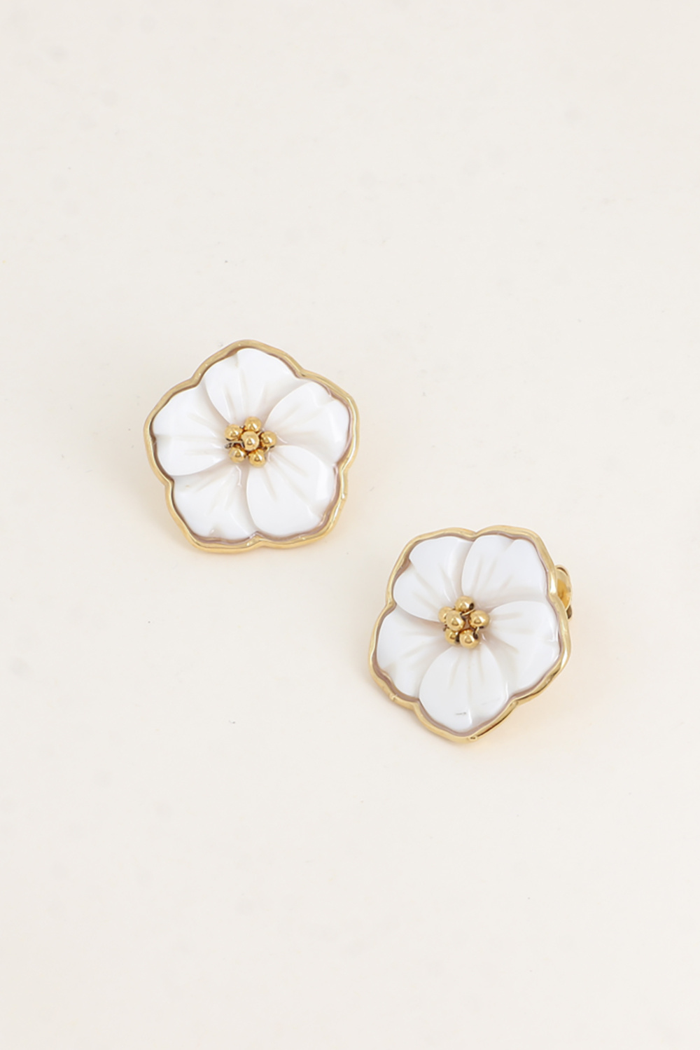 Grossiste Bohm - Boucles puces Eulalie - Fleur nacrée 26mm