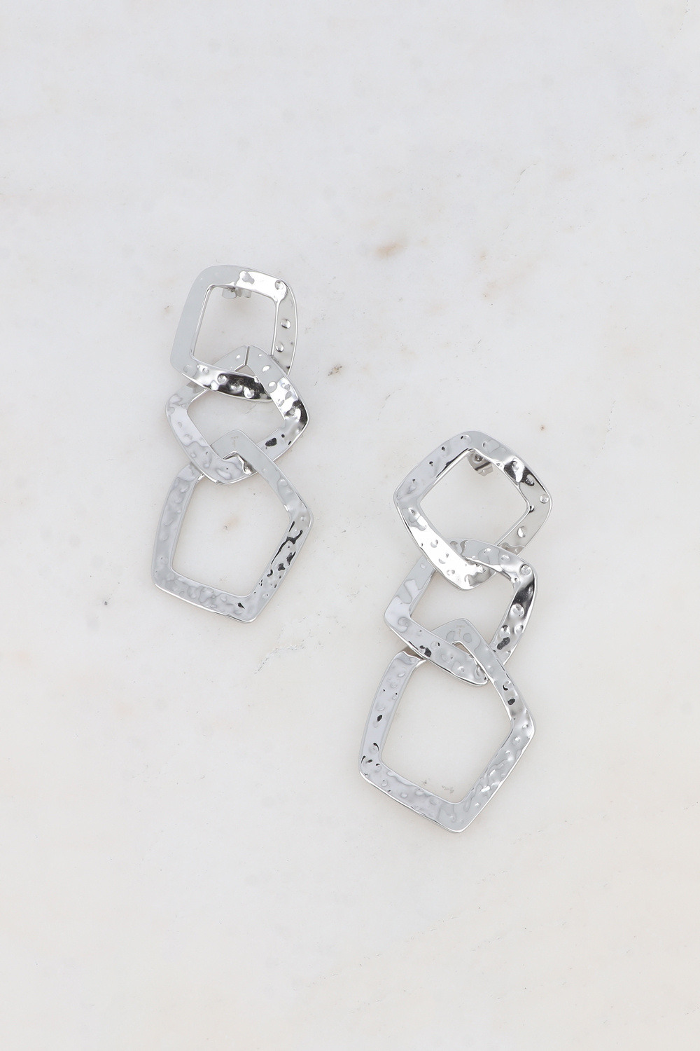 Großhändler Bohm - Trina Dangling Curls – 3 gewellte, strukturierte Quadrate