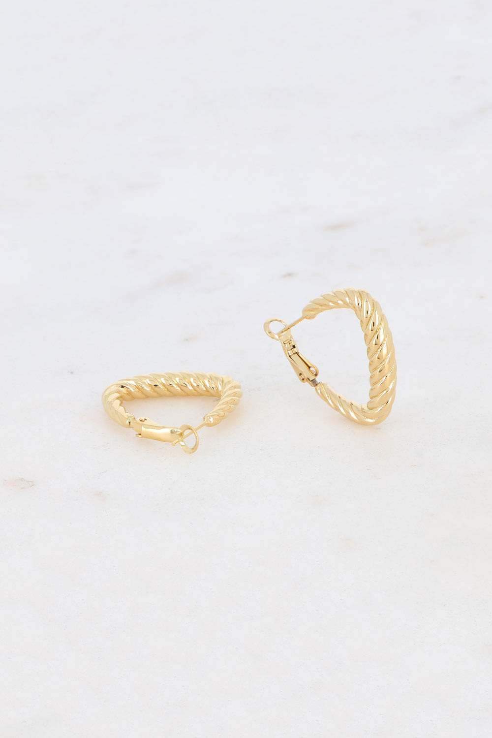 Mayorista Bohm - Pendientes de aro durmiente - anillo triangular retorcido 2 cm