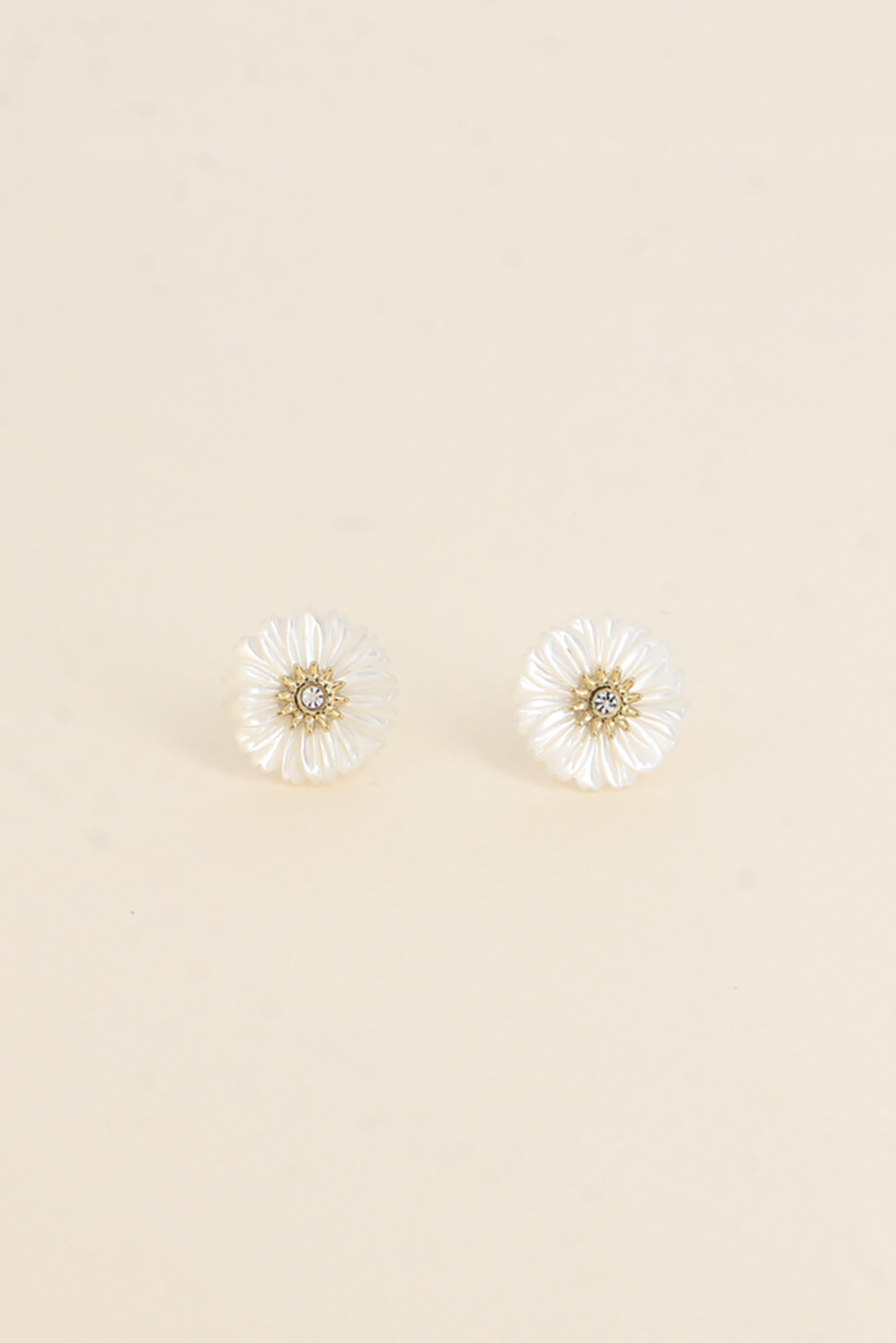 Großhändler Bohm - Ohrstecker – perlmuttartige Gänseblümchenblume mit Zirkonoxid, 15 mm