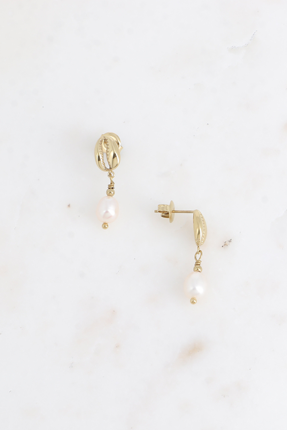 Grossiste Bohm - Boucles pendantes - cauri et perle d'eau douce
