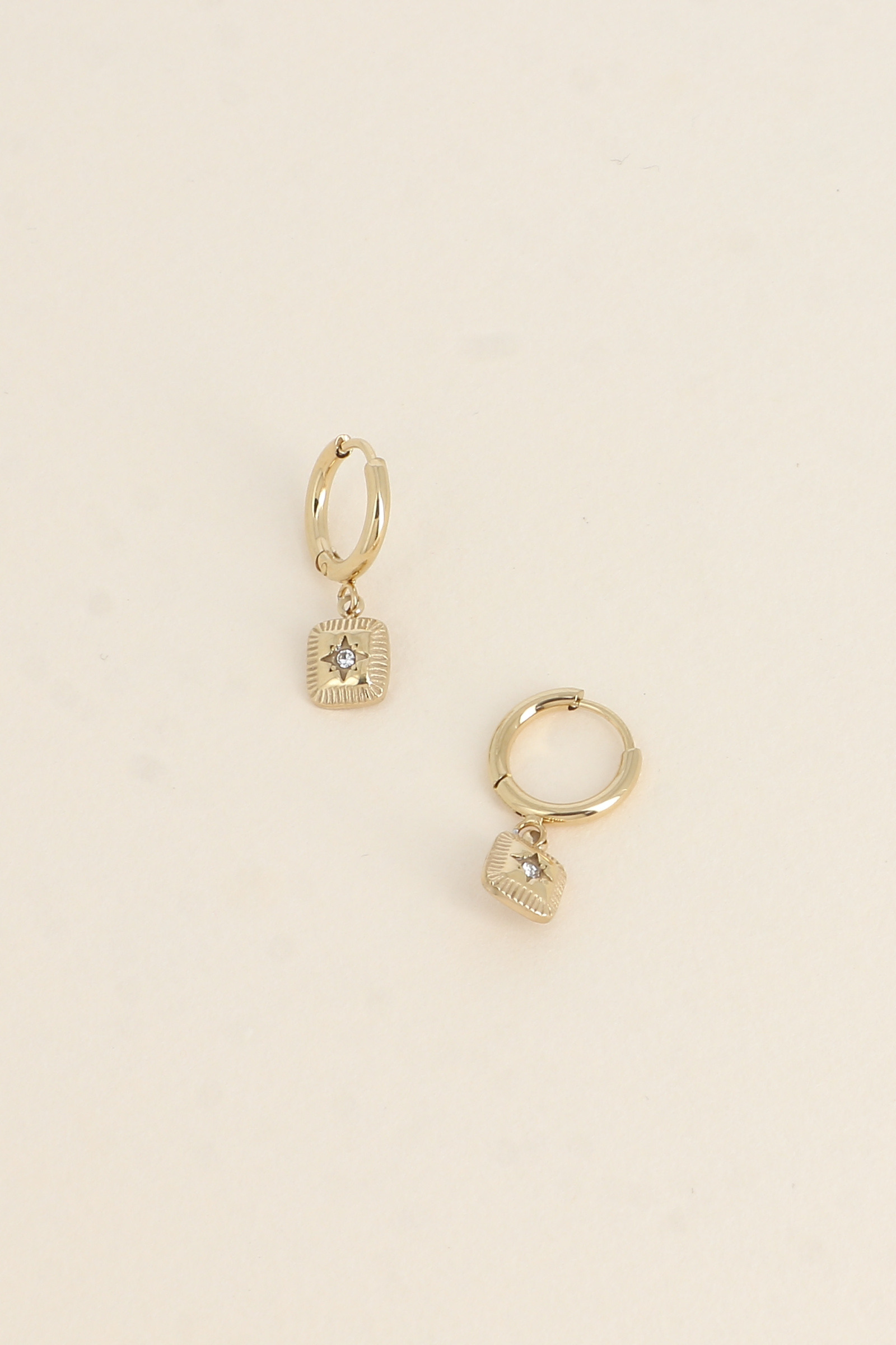 Grossiste Bohm - Mini créoles - pendentif carré avec étoile et oxyde de zirconium