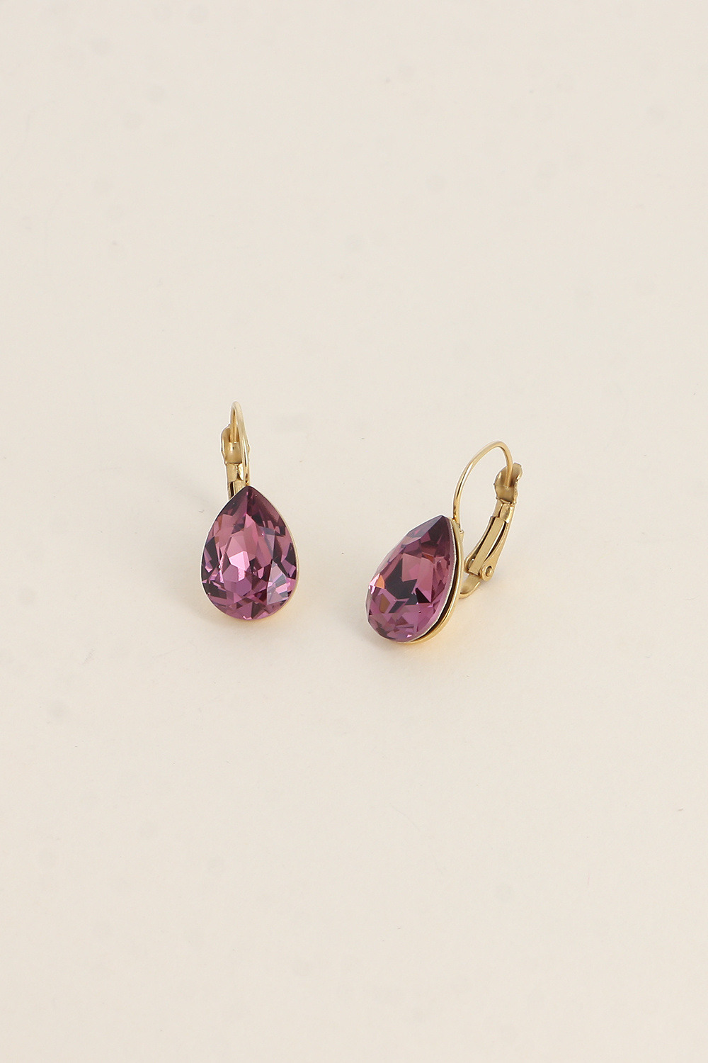Grossiste Bohm - Boucles dormeuses Bertille dorées - goutte - ornées de cristaux de Swarovski®