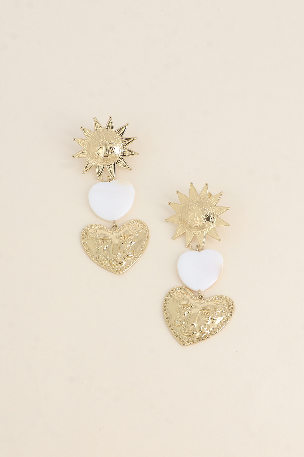 Grossiste Bohm - Boucles pendantes - 3 pièces (coeur, coeur nacré et soleil)