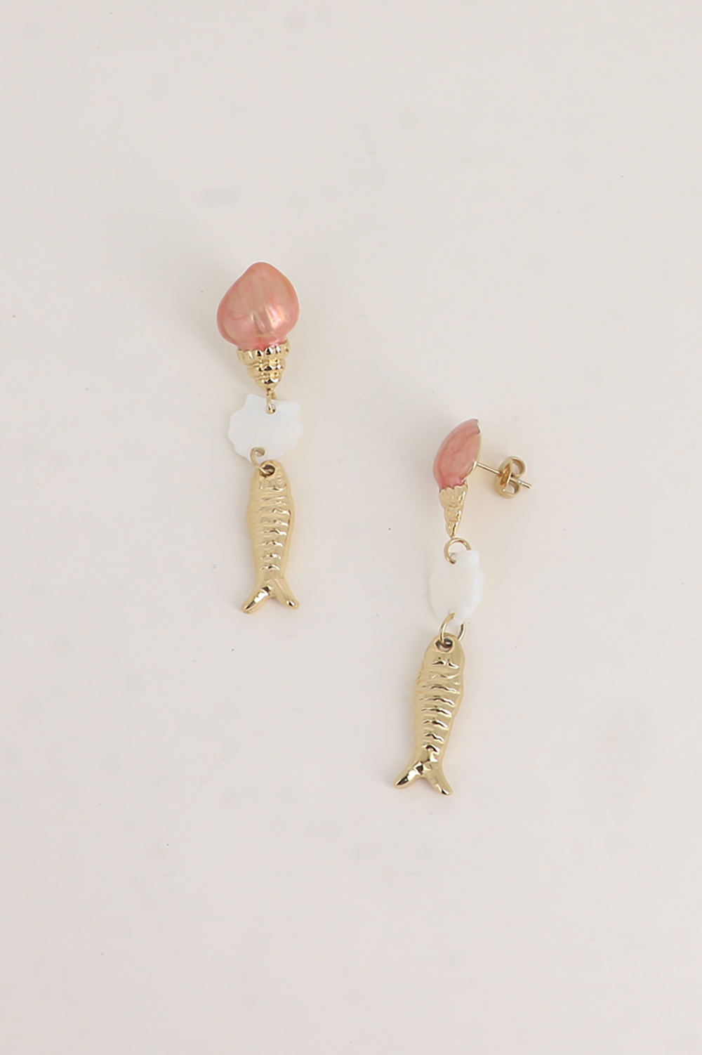 Mayorista Bohm - Pendientes colgantes - 2 conchas de esmalte y pez