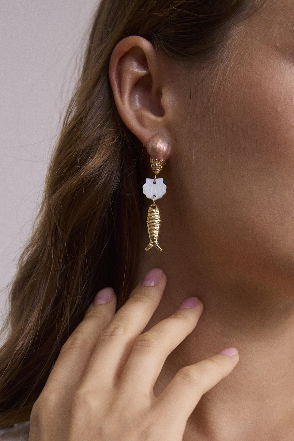 Wholesaler Bohm - Dangling earrings - 2 enamel shells and fish