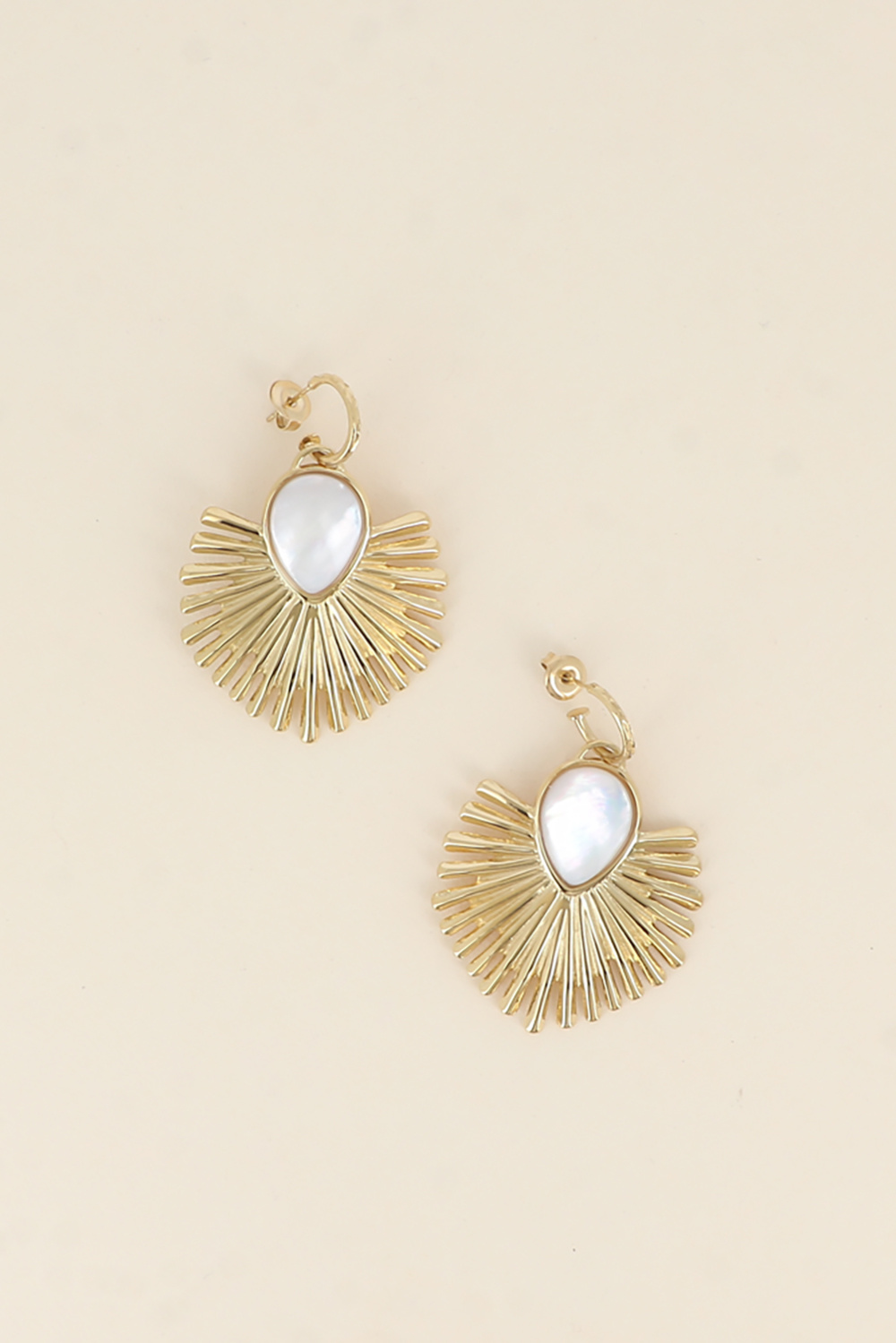 Mayorista Bohm - Aros - Diseño de Gran Follaje con Gota de Piedra Natural