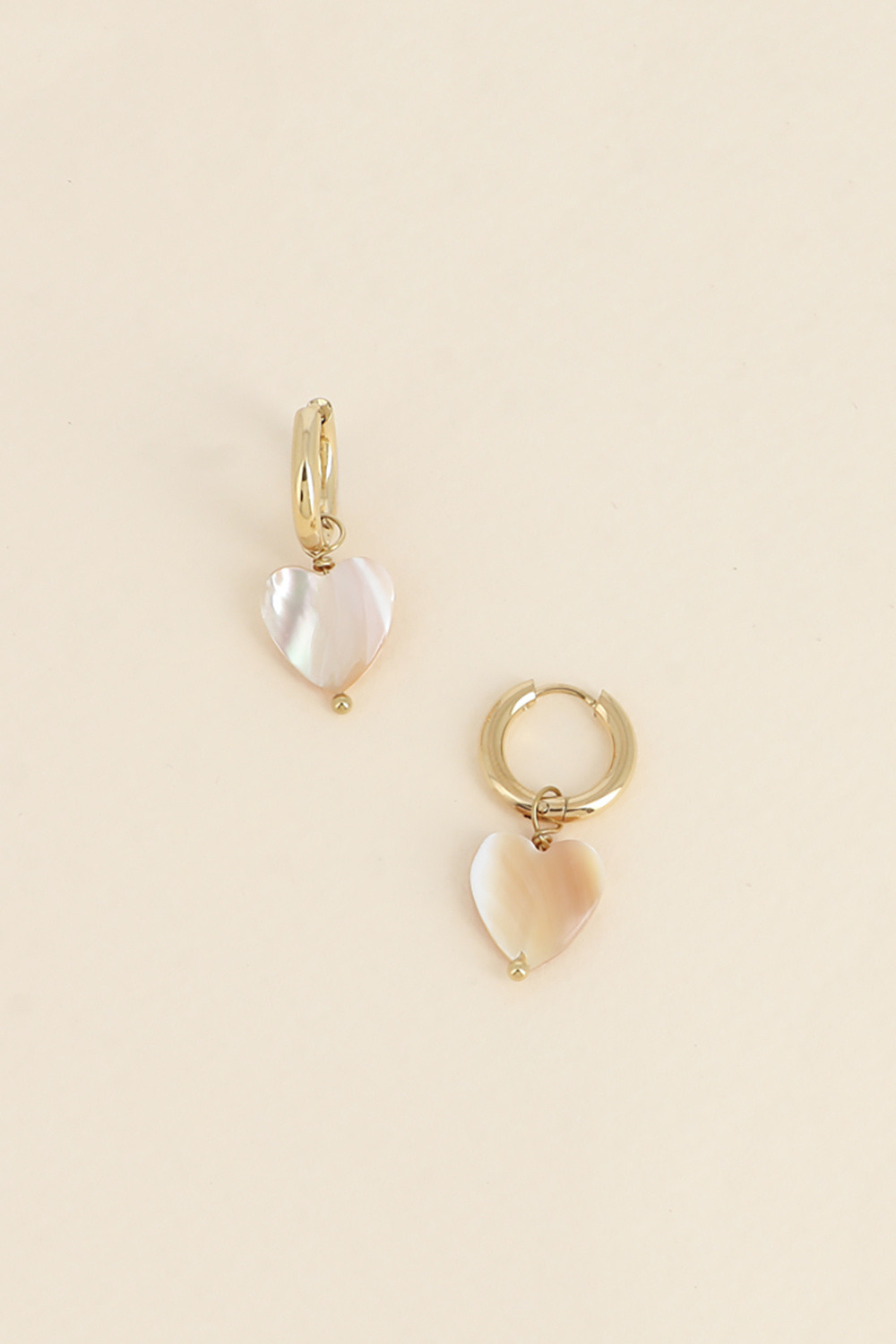 Grossiste Bohm - Mini créoles - coeur nacré beige