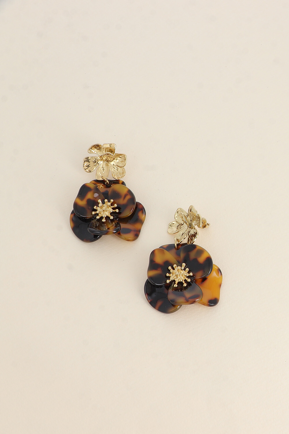 Grossiste Bohm - Boucles pendantes - fleur texturée et de pièces pendantes en acétate