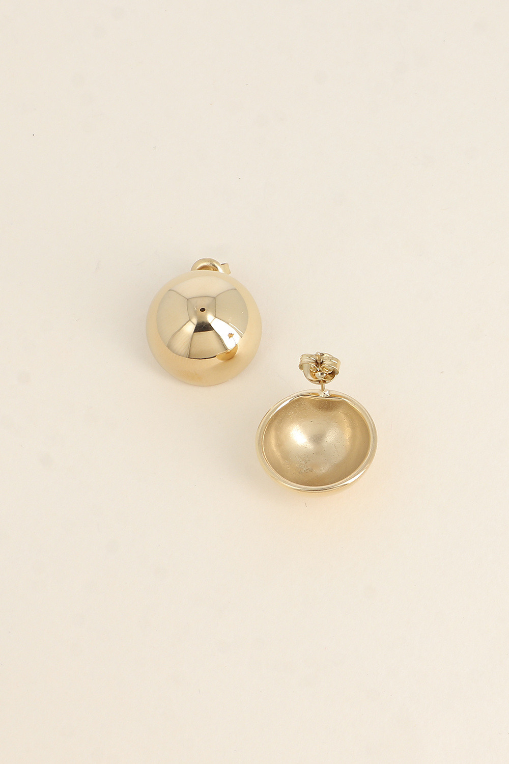 Grossiste Bohm - Boucles puces - demi boule creuse 20mm