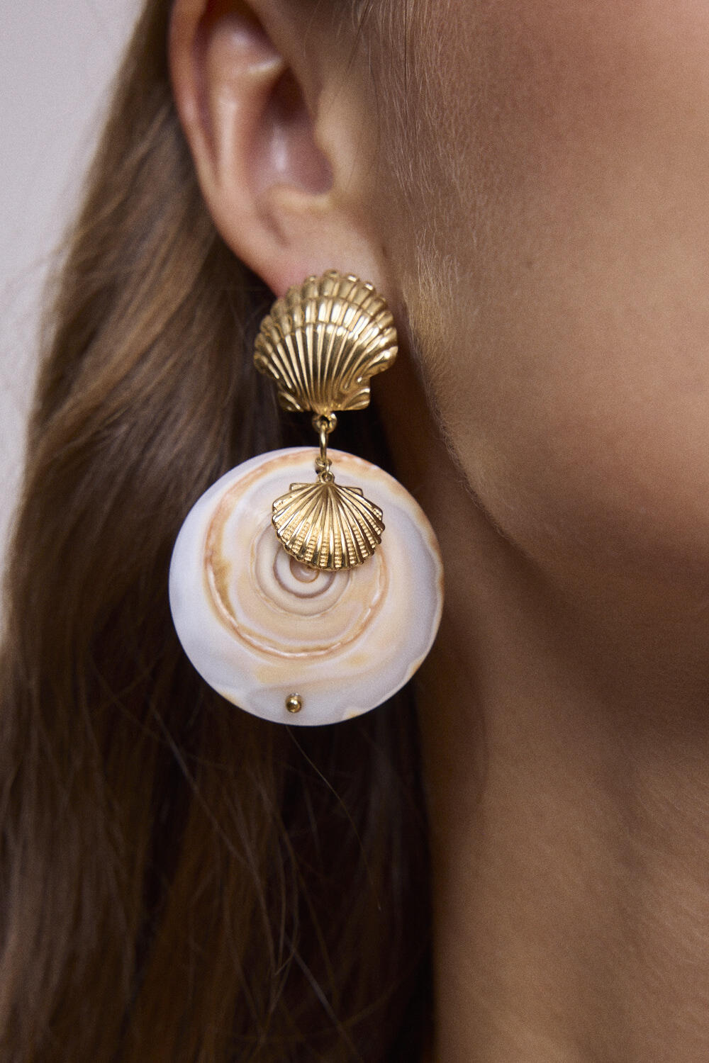 Grossiste Bohm - Boucles pendantes - 3 coquillages dont un naturel