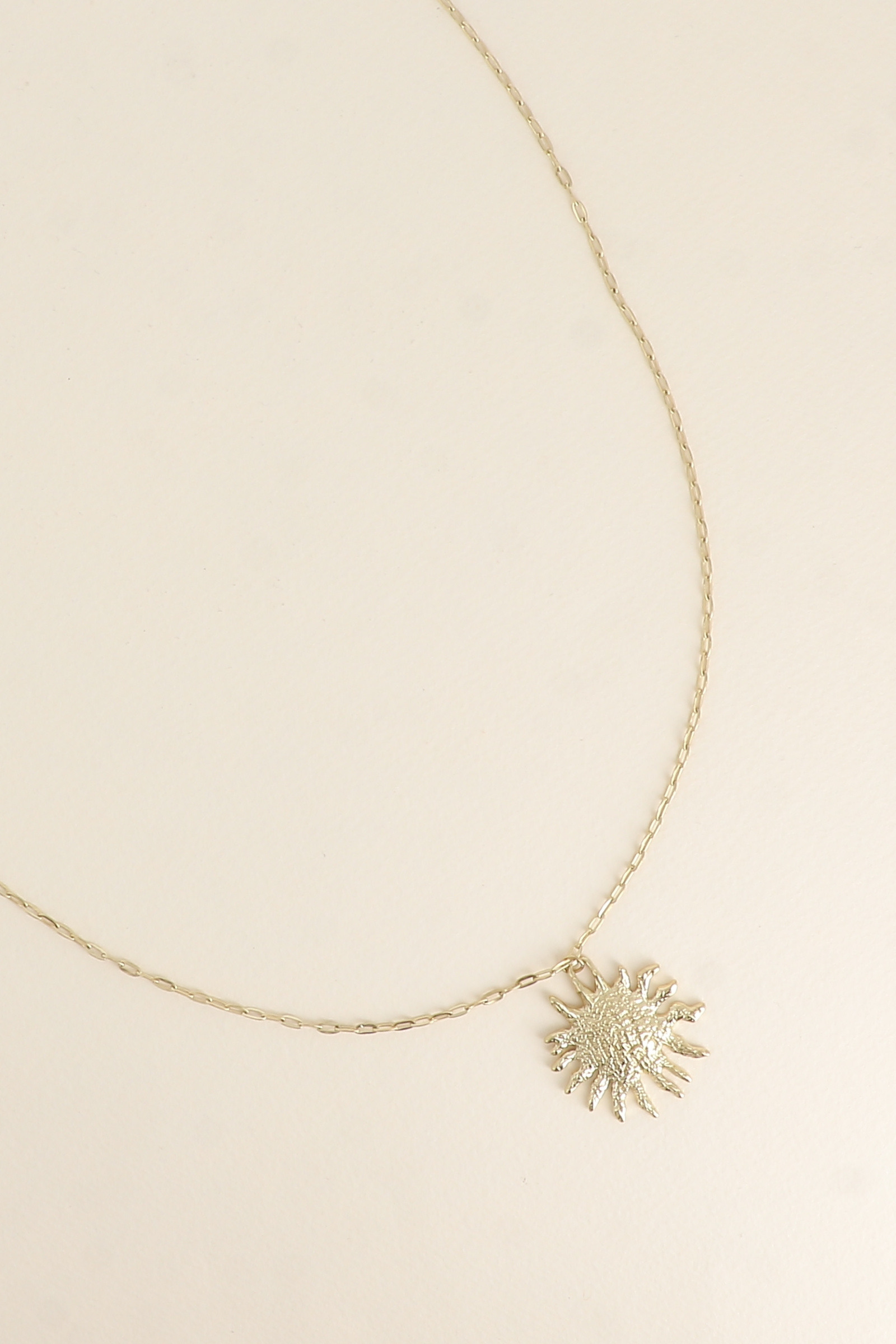 Mayorista Bohm - Collar - colgante de sol texturizado