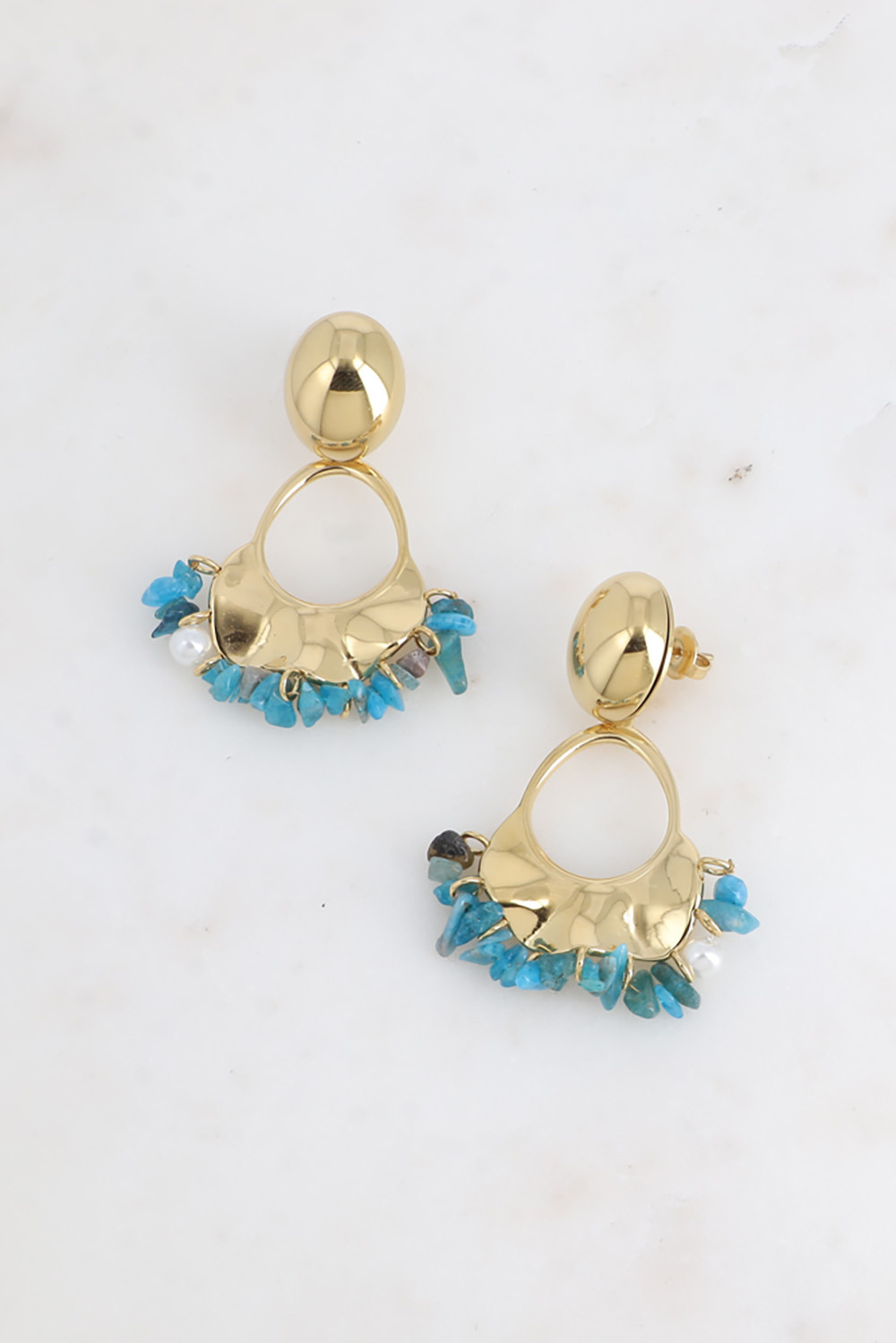 Grossiste Bohm - Boucles pendantes - boule ovale et pièce, pierres naturelles, résine blanche