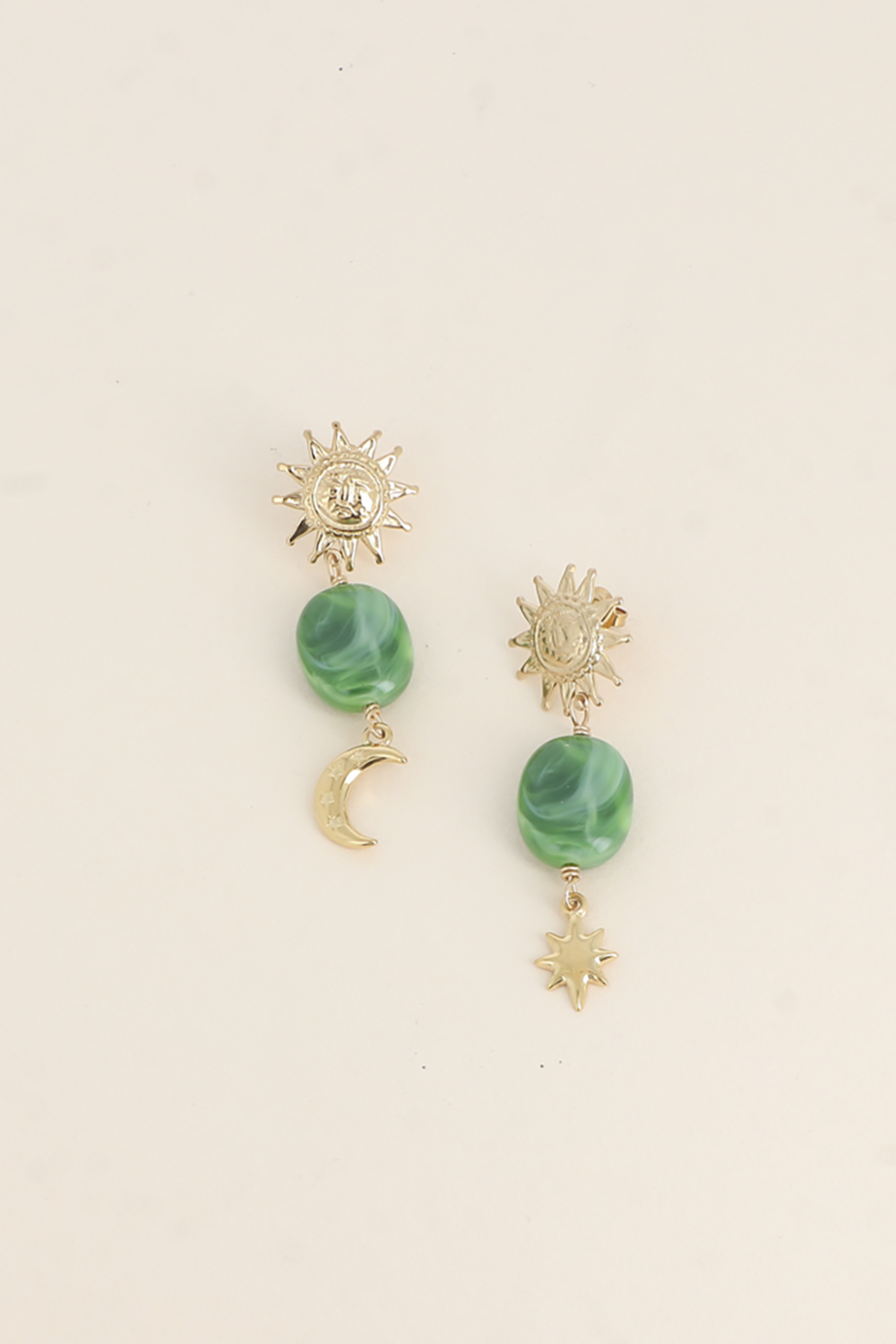 Wholesaler Bohm - Dangling earrings - 3 pieces (sun, moon, star and resin)
