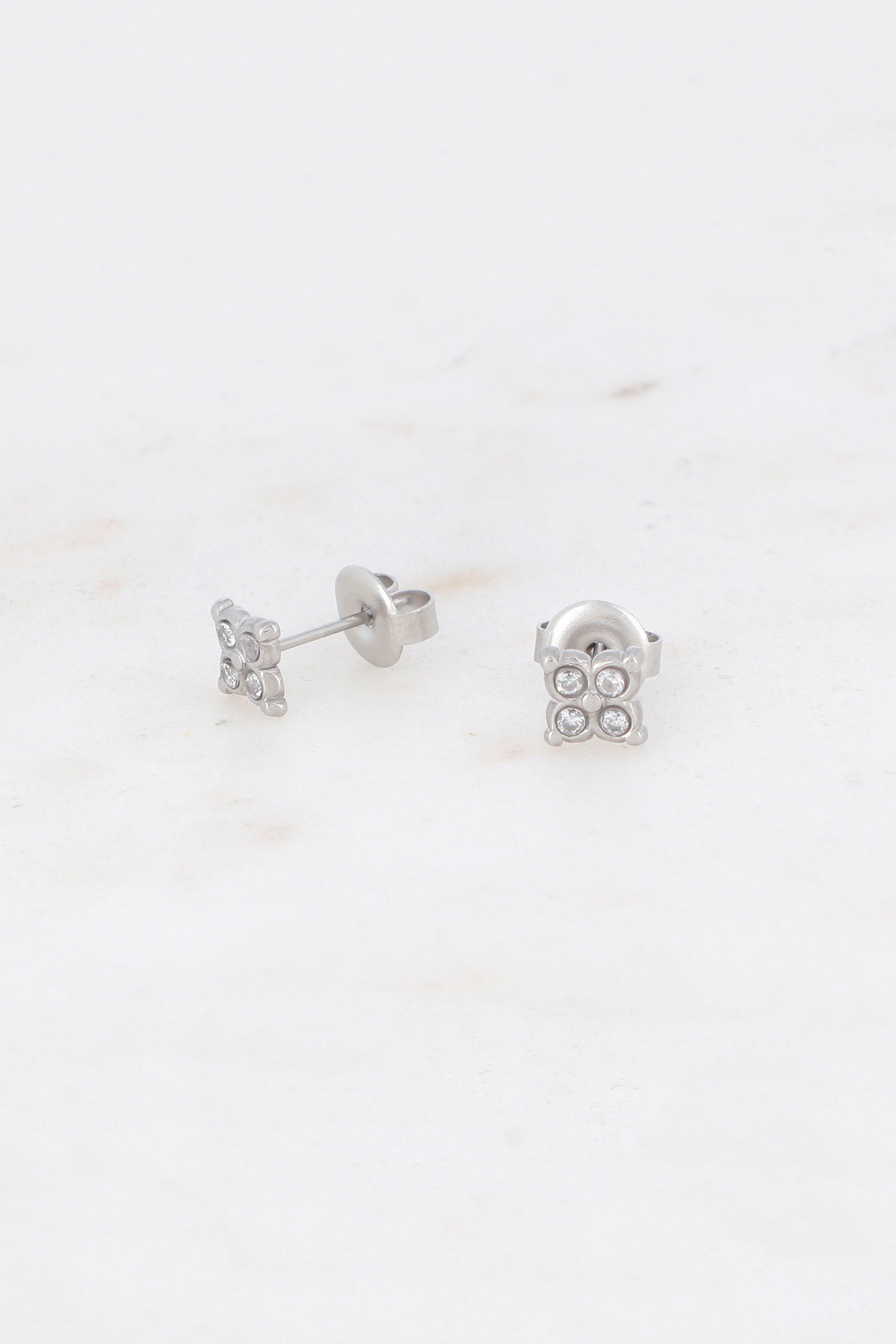 Grossiste Bohm - Boucles puces - fleur et 4 oxydes de zirconium