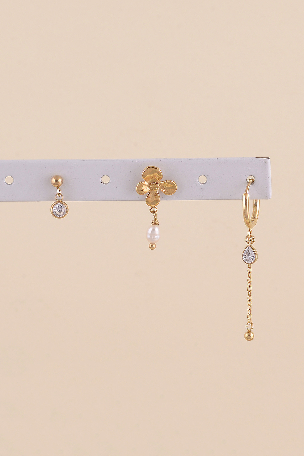 Großhändler Bohm - Set aus 3 Ohrringen - Kristalle, Blume mit Süßwasserperle und hängende Kette mit Kugel