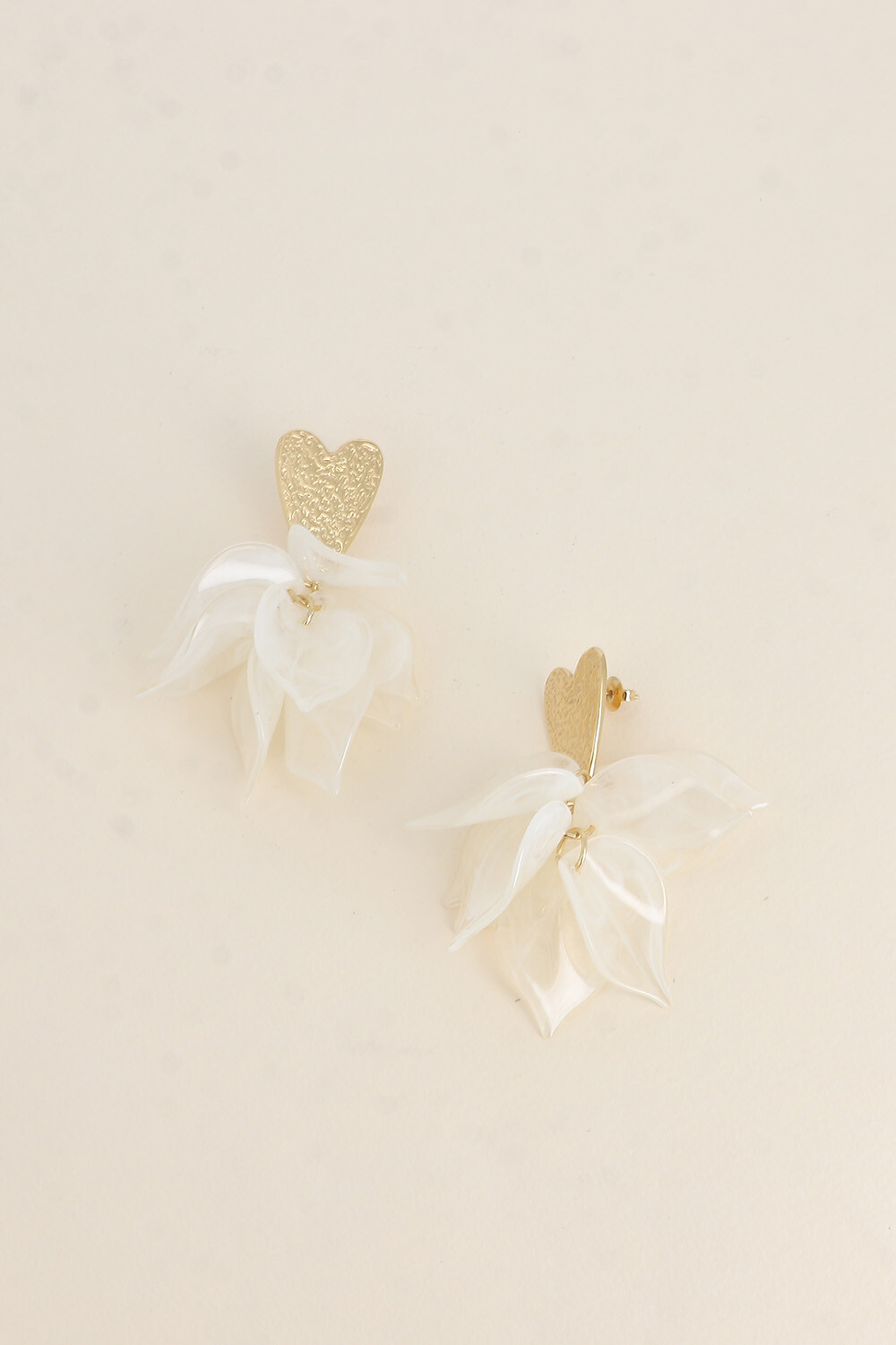 Grossiste Bohm - Boucles pendantes - coeur texturé et de pièces pendantes en acétate