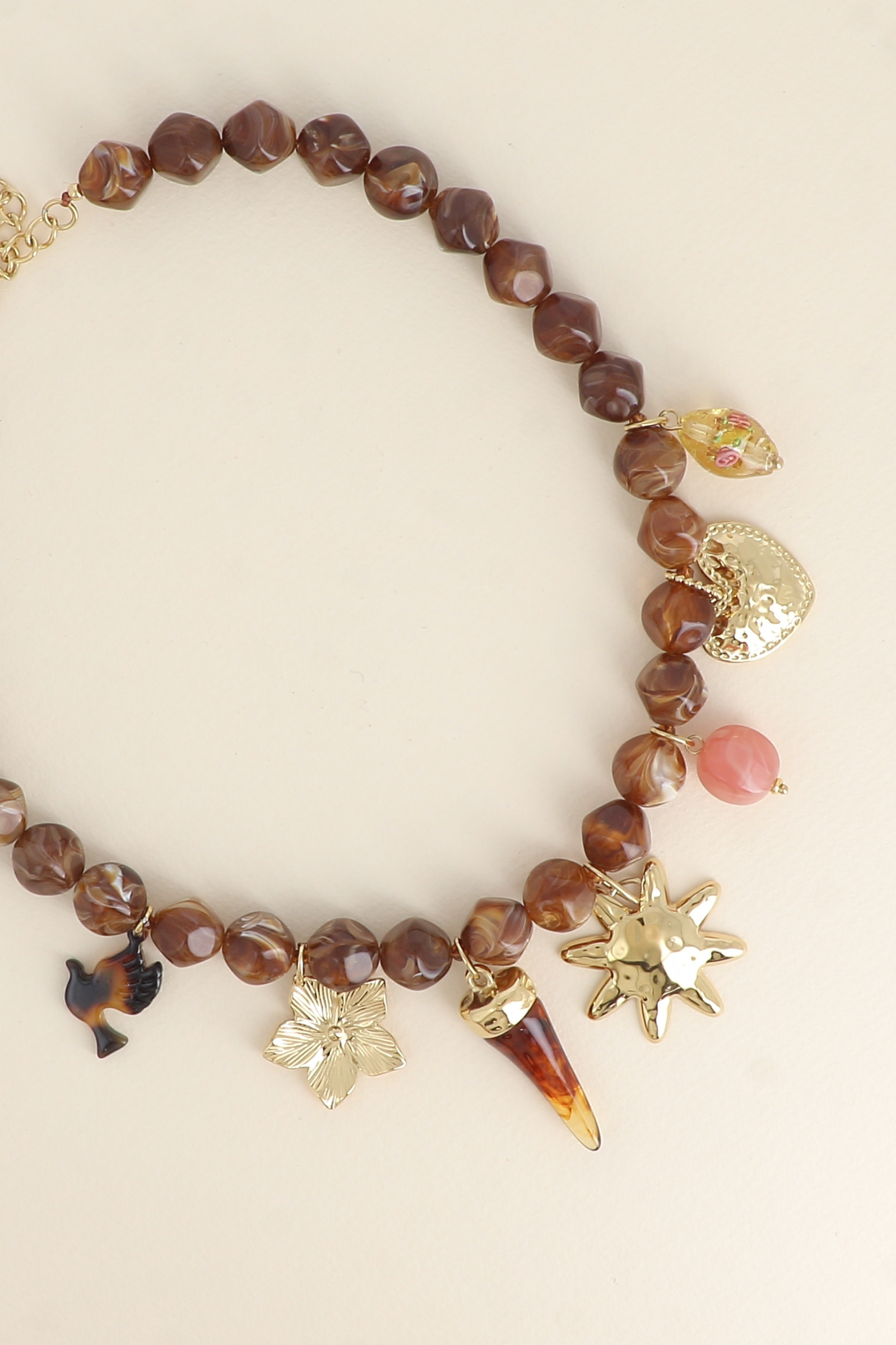 Mayorista Bohm - Collar - flor, cuerno de resina, sol, cuentas de resina, corazón